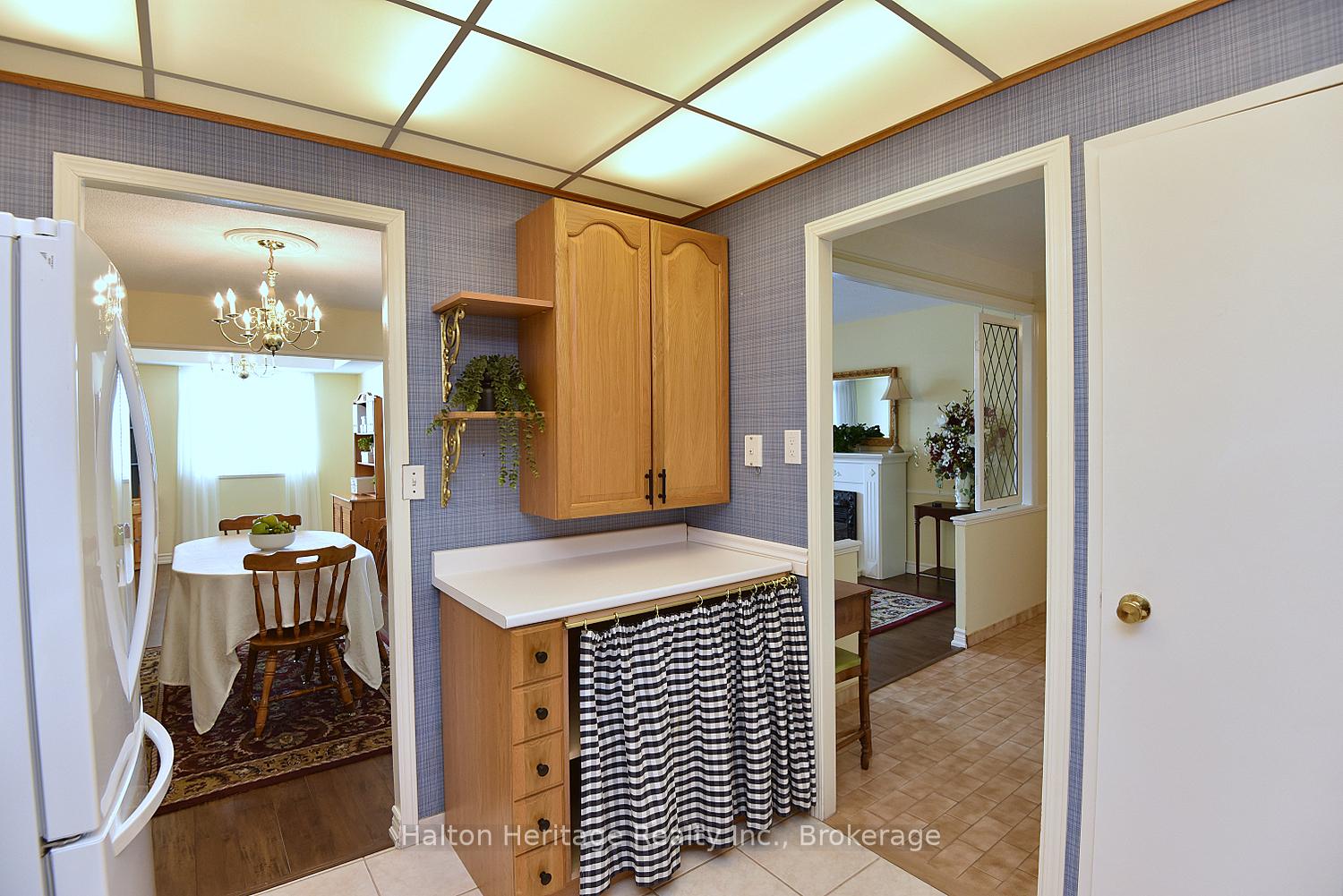 Photo 8 of Unit 405, 301 Frances Avenue, Hamilton, Stoney Creek — HOMEH