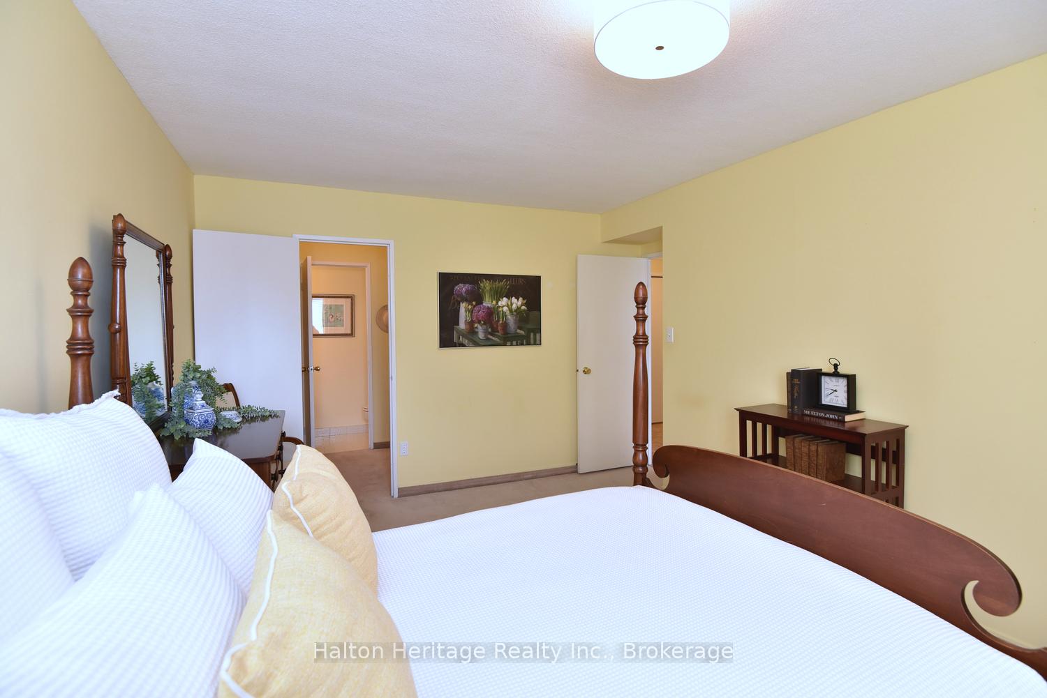 Photo 9 of Unit 405, 301 Frances Avenue, Hamilton, Stoney Creek — HOMEH