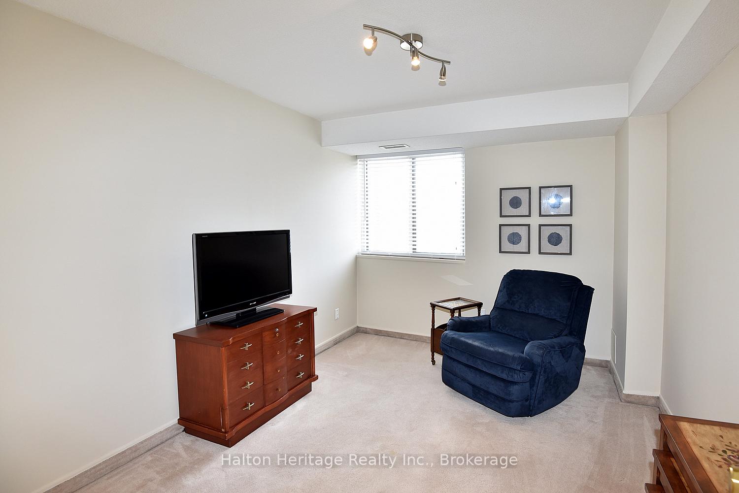 Photo 13 of Unit 405, 301 Frances Avenue, Hamilton, Stoney Creek — HOMEH