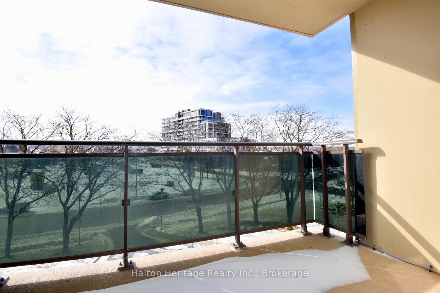 Photo 18 of Unit 405, 301 Frances Avenue, Hamilton, Stoney Creek — HOMEH