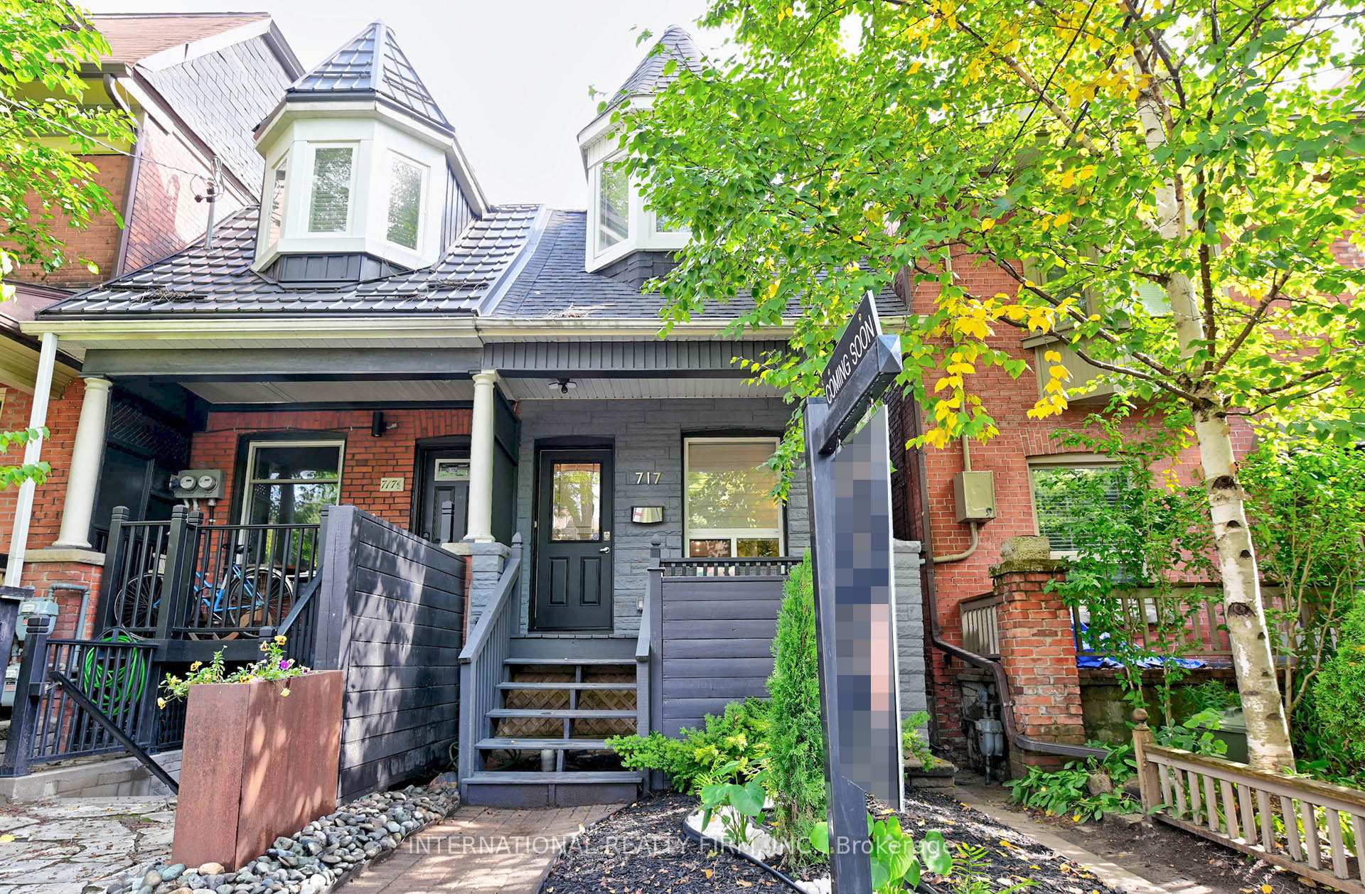 Front of 717 Palmerston Avenue