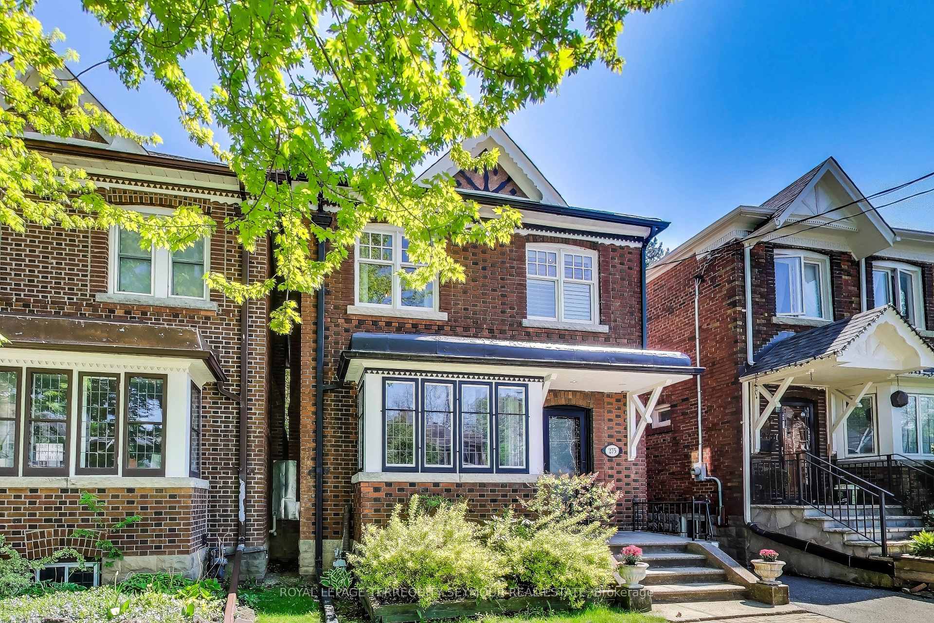 Front of 275 Fairlawn Avenue