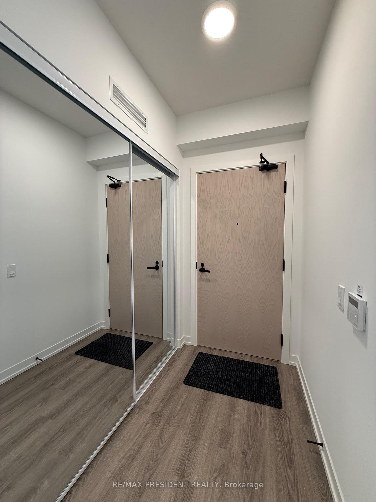 Photo 11 of Unit 5109, 8 Interchange Way, Vaughan, Vaughan Corporate Centre — HOMEH