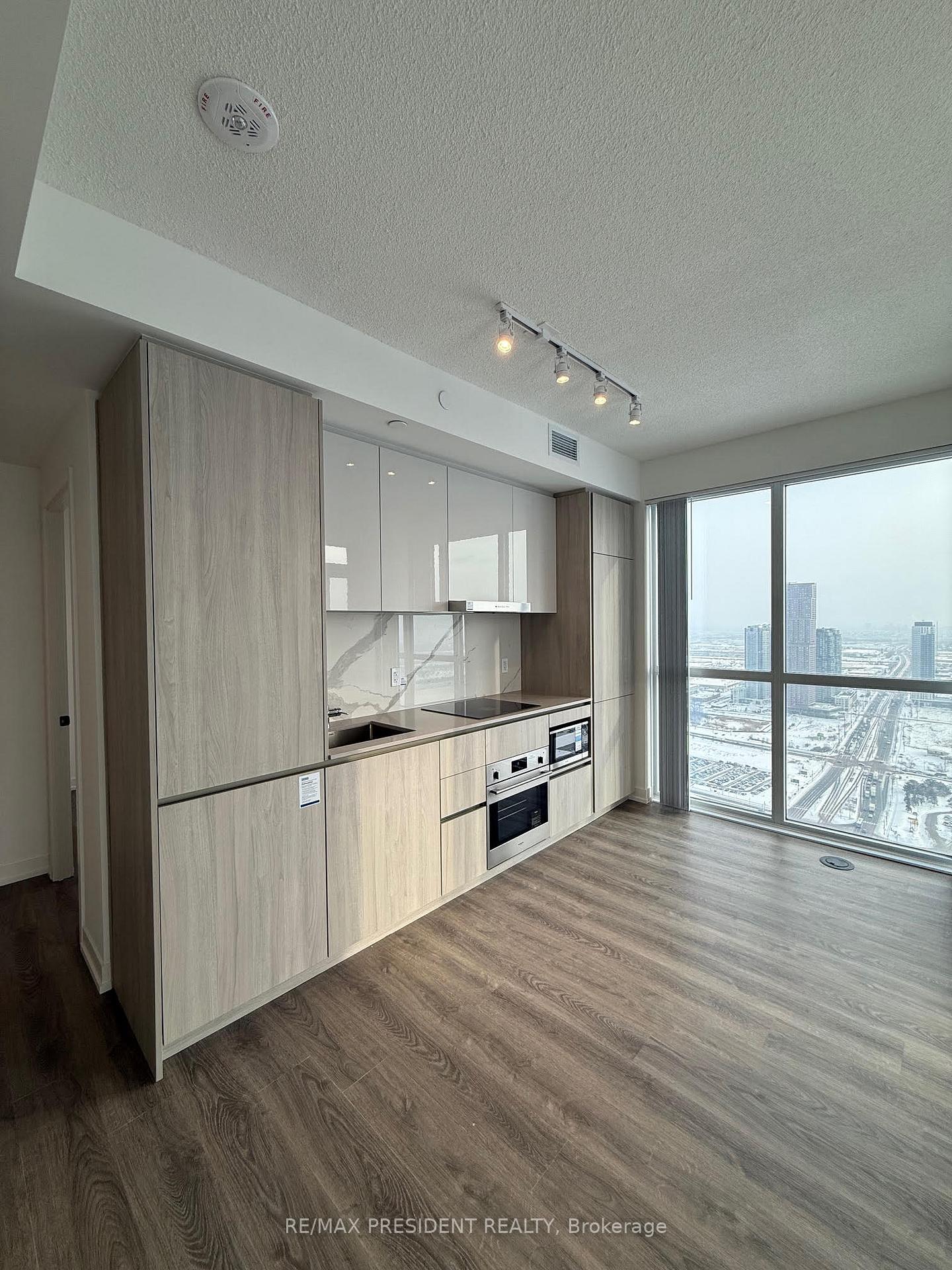 Photo 6 of Unit 5109, 8 Interchange Way, Vaughan, Vaughan Corporate Centre — HOMEH