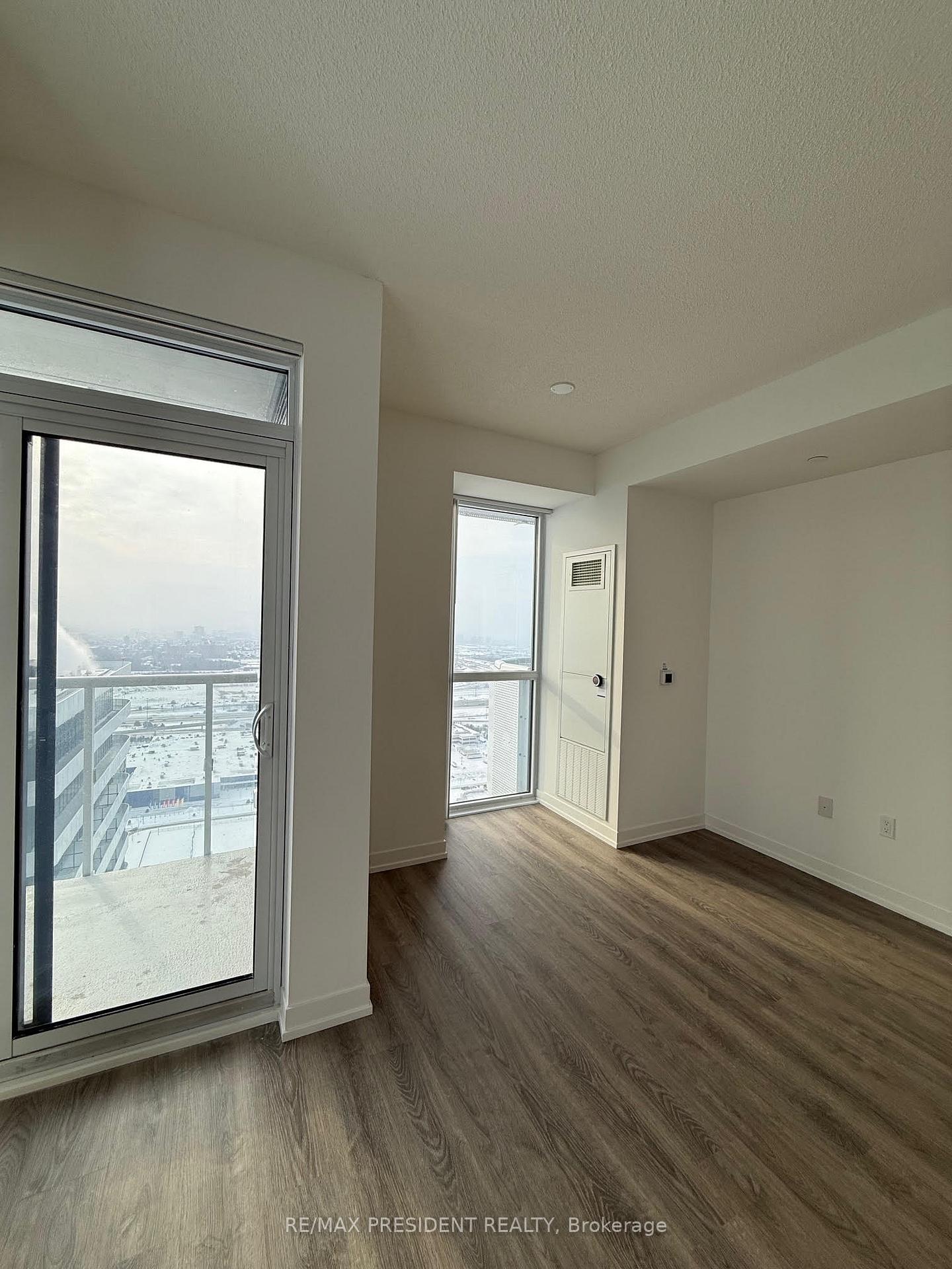 Photo 5 of Unit 5109, 8 Interchange Way, Vaughan, Vaughan Corporate Centre — HOMEH