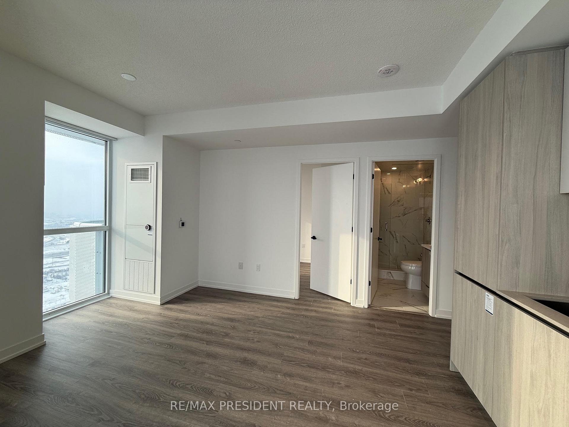 Photo 7 of Unit 5109, 8 Interchange Way, Vaughan, Vaughan Corporate Centre — HOMEH