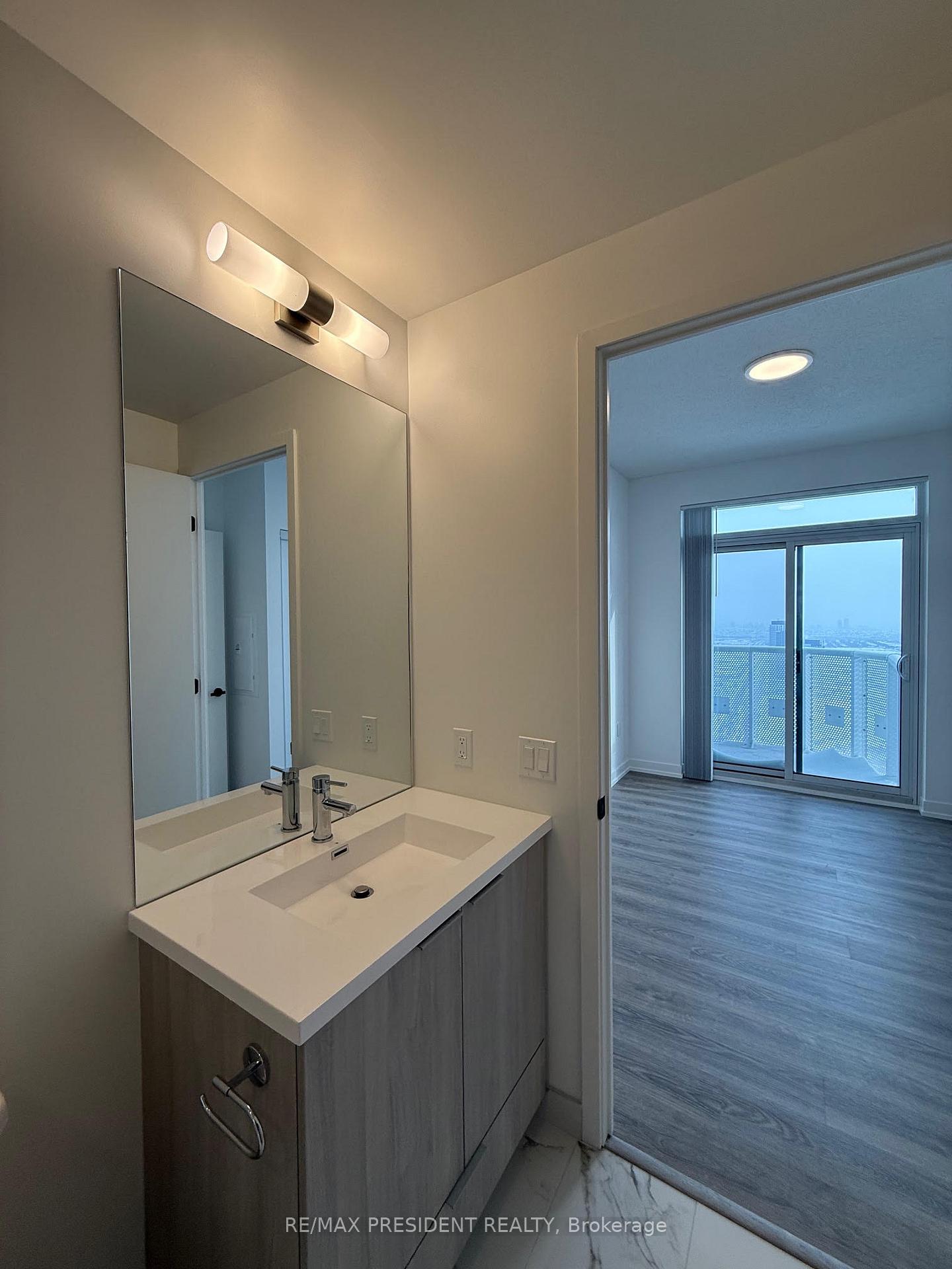 Photo 9 of Unit 5109, 8 Interchange Way, Vaughan, Vaughan Corporate Centre — HOMEH