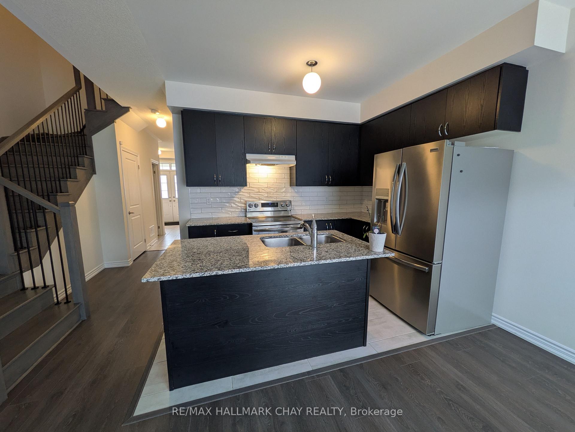 Photo 4 of 71 Valleybrook Road, Barrie, Rural Barrie Southeast — HOMEH