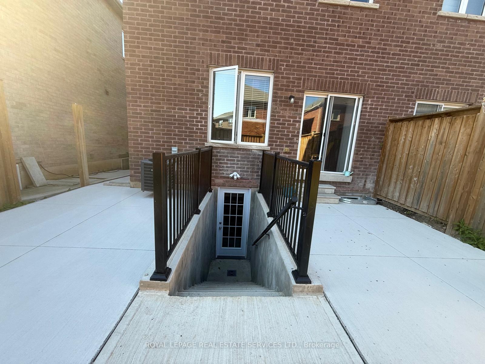 Photo 4 of Unit Bsmt, 492 Downes Jackson Heights, Milton, Harrison — HOMEH