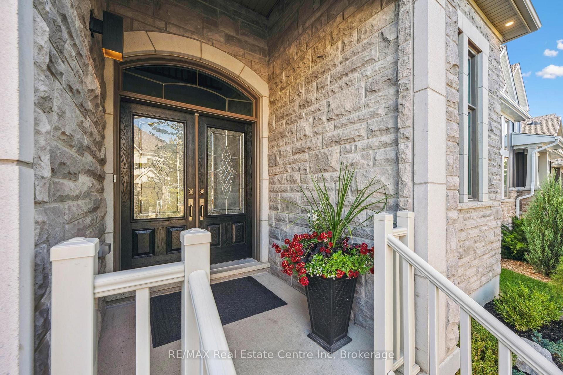 Photo 3 of 31 Emeny Lane, Guelph, Kortright East — HOMEH