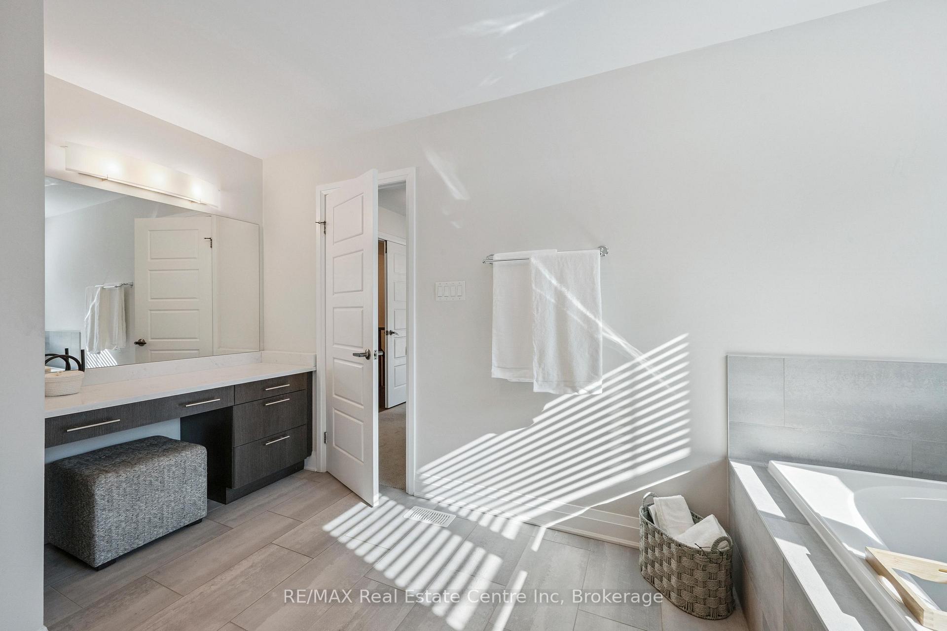 Photo 21 of 31 Emeny Lane, Guelph, Kortright East — HOMEH