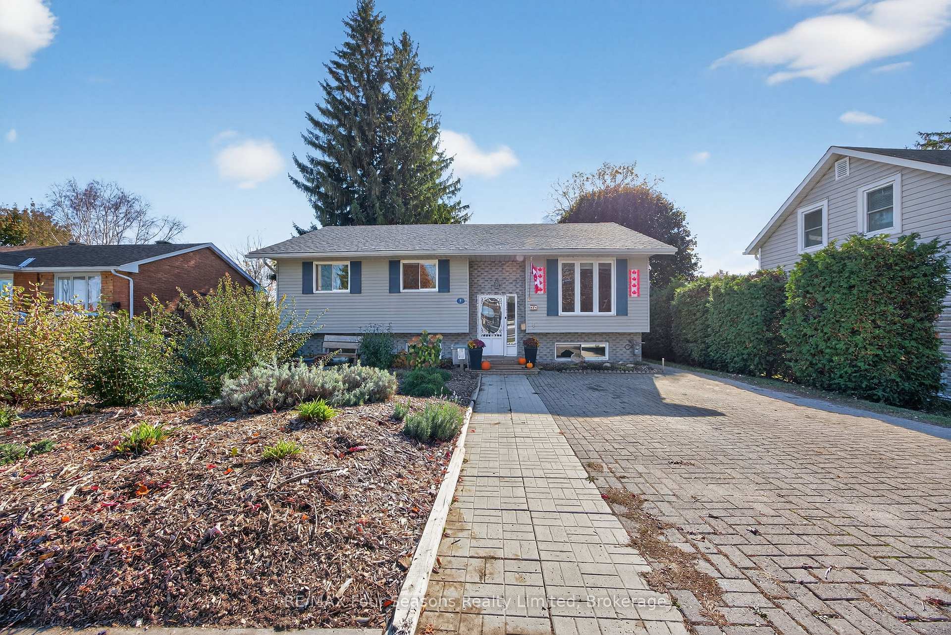 Front of 7 Batteaux Road