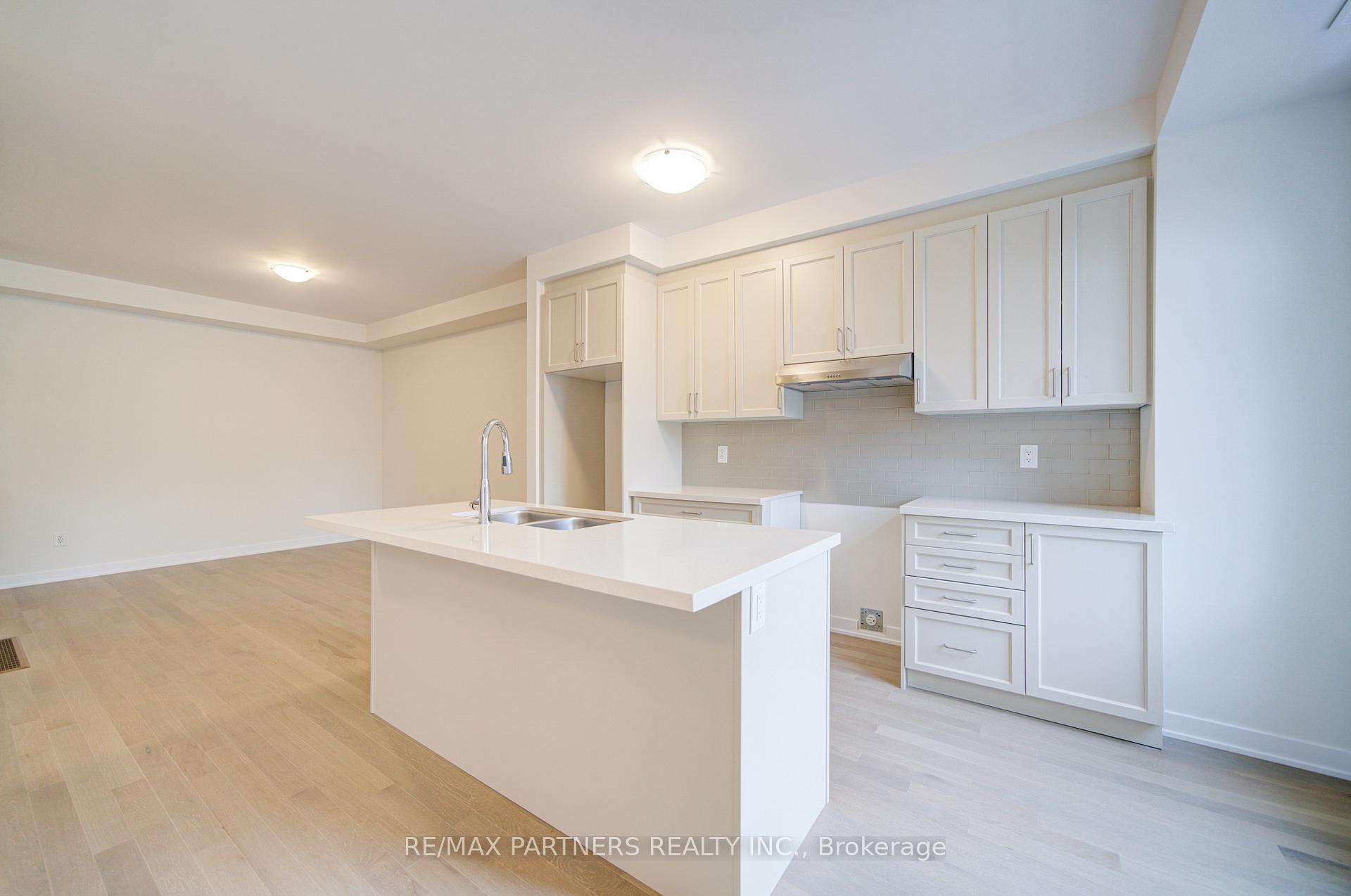 Photo 2 of 23 John Canning Way, Markham, Unionville — HOMEH