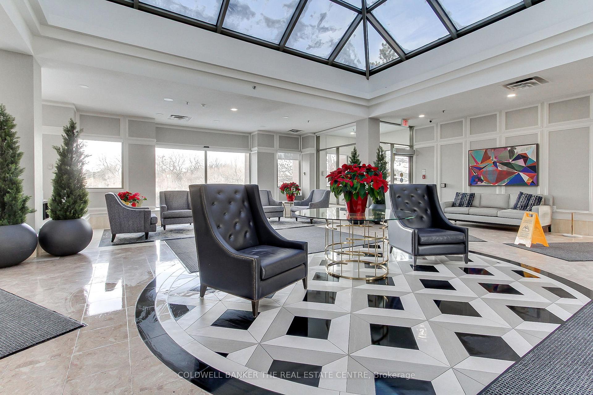 Photo 2 of Unit 115, 14924 Yonge Street, Aurora, Aurora Highlands — HOMEH