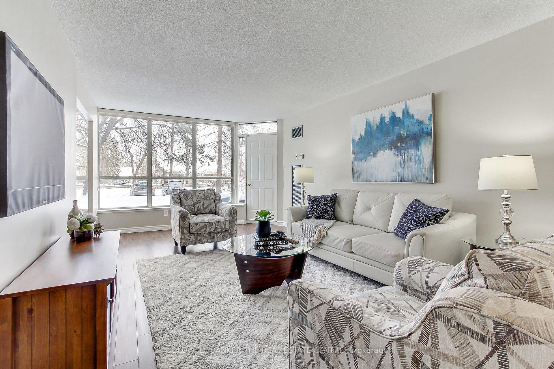 Photo 4 of Unit 115, 14924 Yonge Street, Aurora, Aurora Highlands — HOMEH