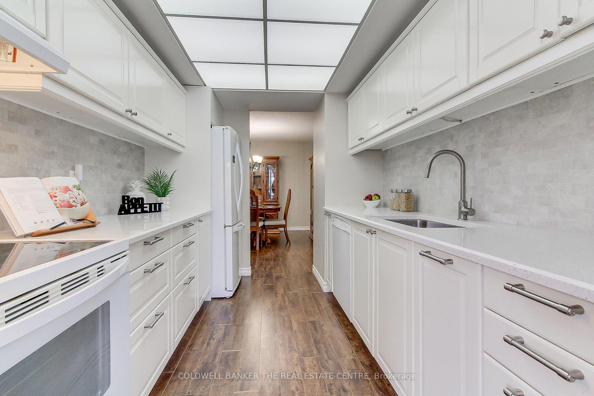 Photo 5 of Unit 115, 14924 Yonge Street, Aurora, Aurora Highlands — HOMEH