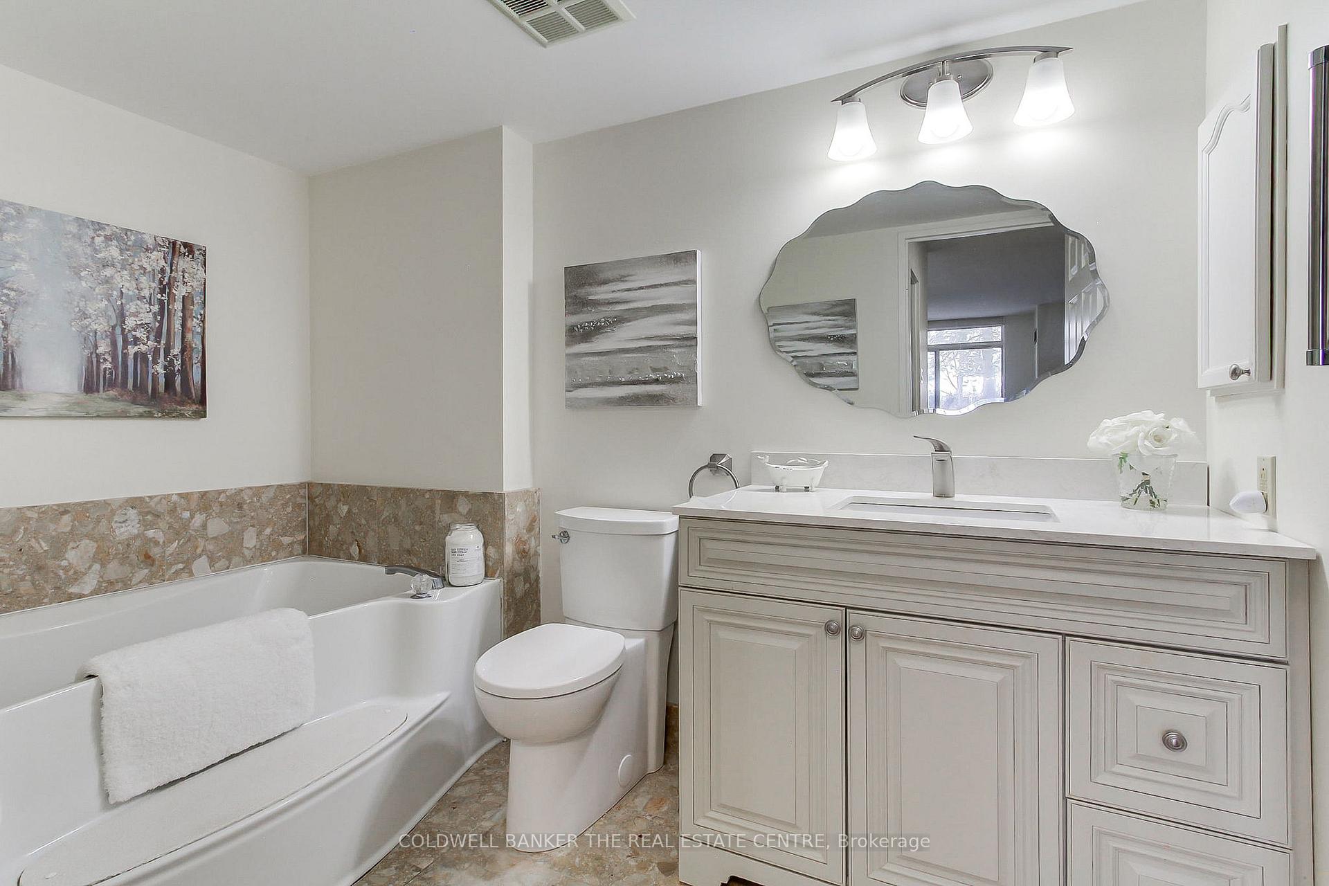 Photo 16 of Unit 115, 14924 Yonge Street, Aurora, Aurora Highlands — HOMEH