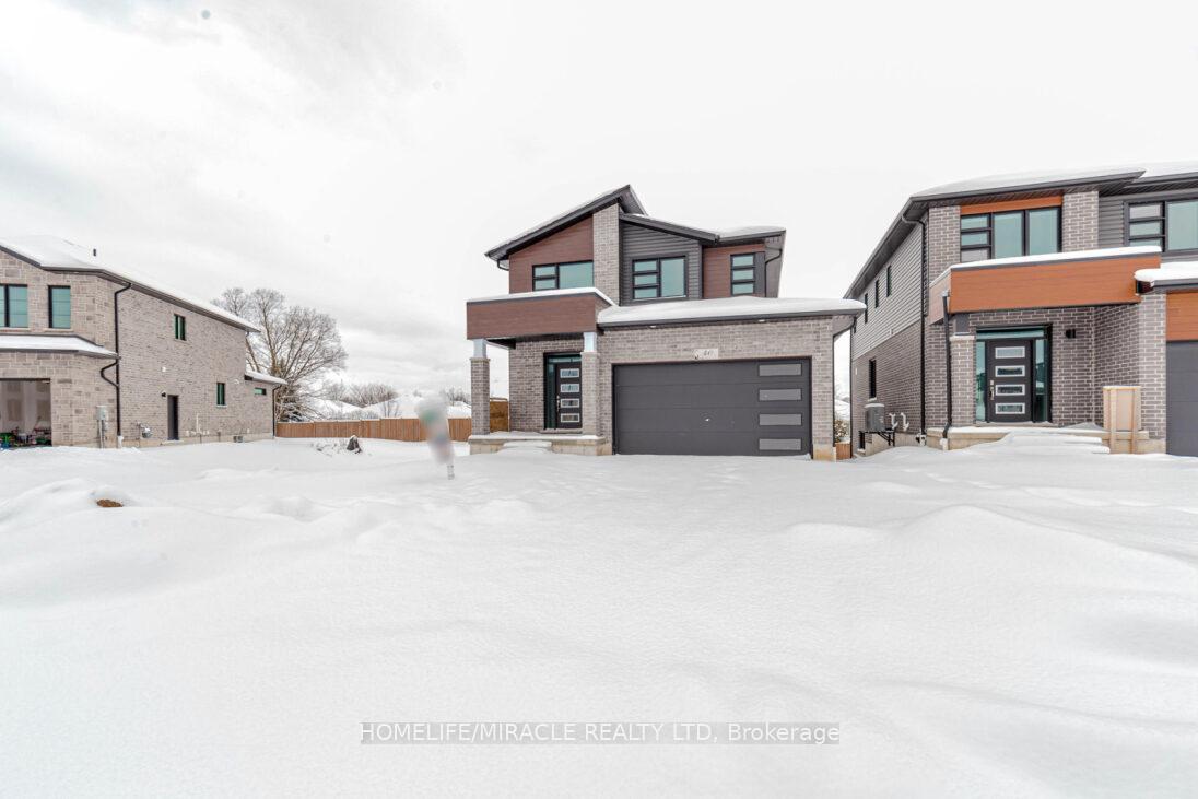 Front of 40 Moon Crescent