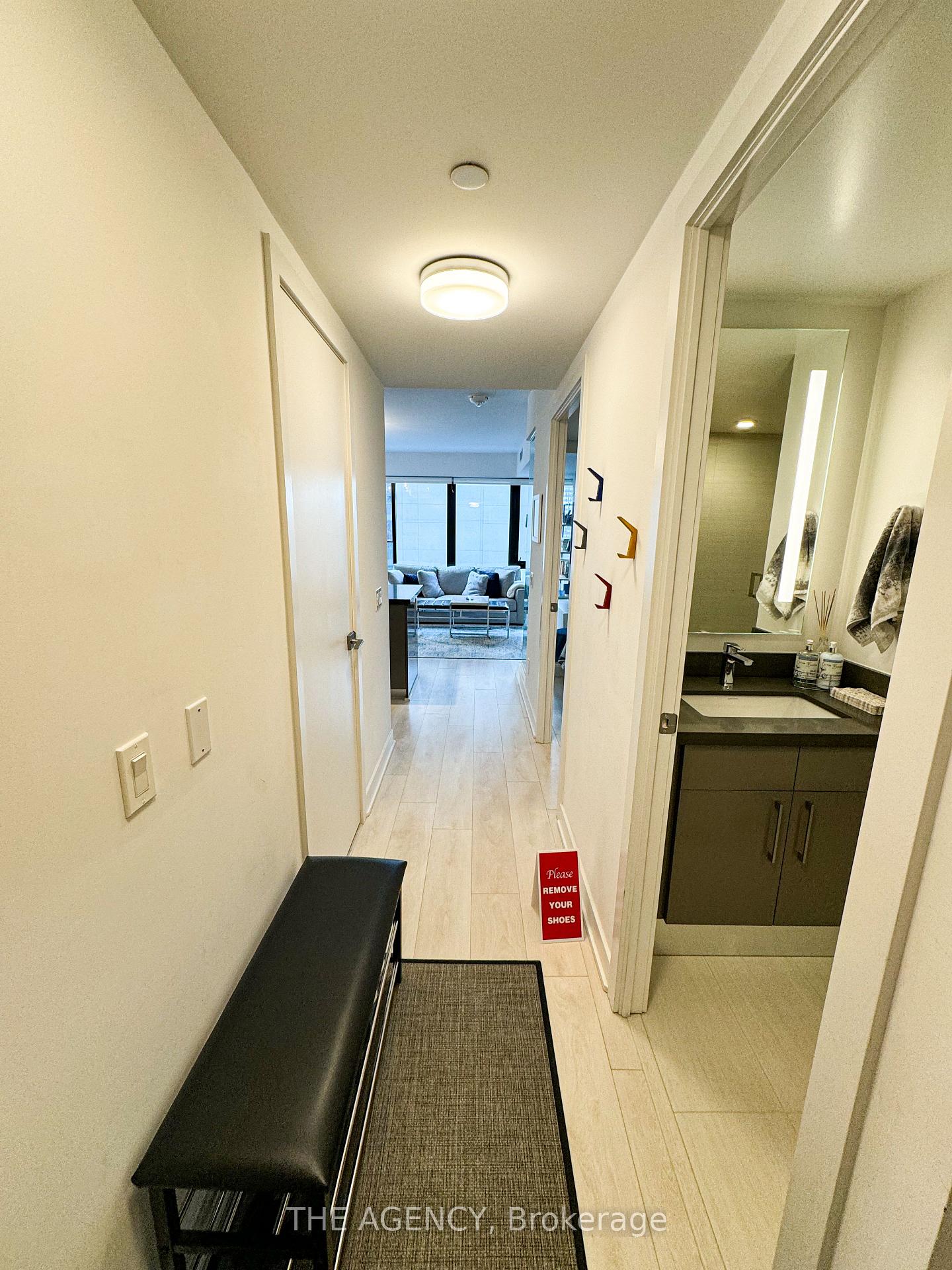Photo 2 of Unit 810, 188 Cumberland Street, Toronto, The Annex — HOMEH