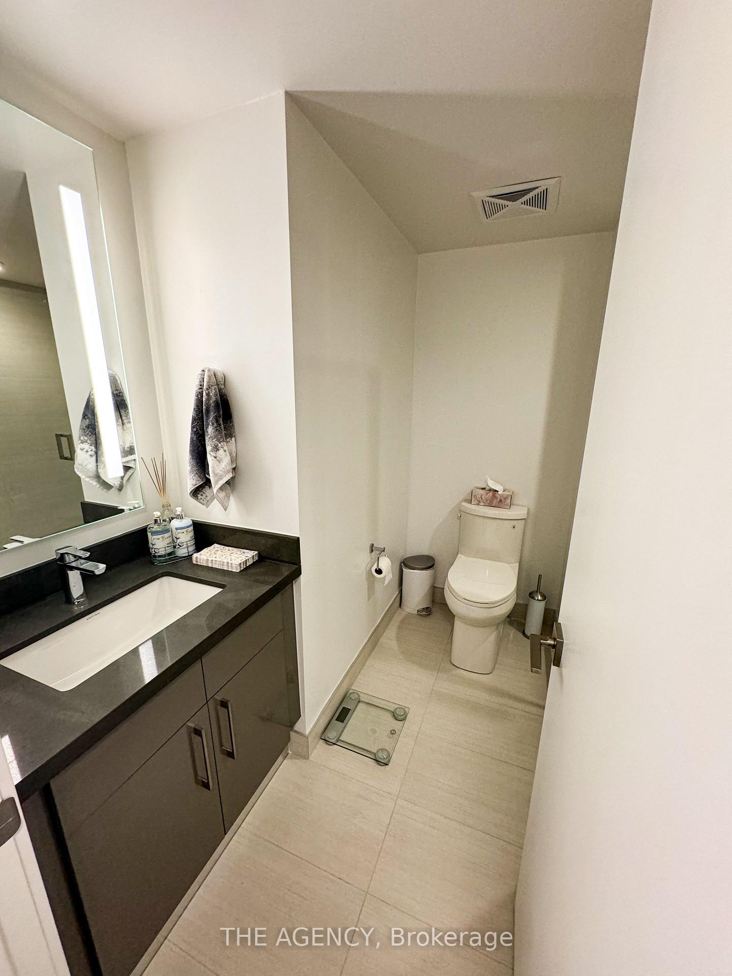 Photo 10 of Unit 810, 188 Cumberland Street, Toronto, The Annex — HOMEH
