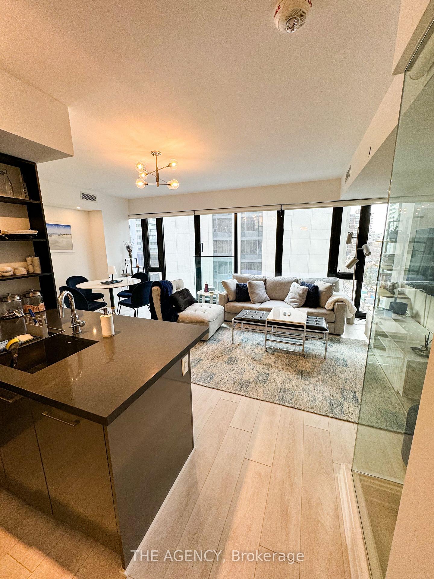 Photo 12 of Unit 810, 188 Cumberland Street, Toronto, The Annex — HOMEH