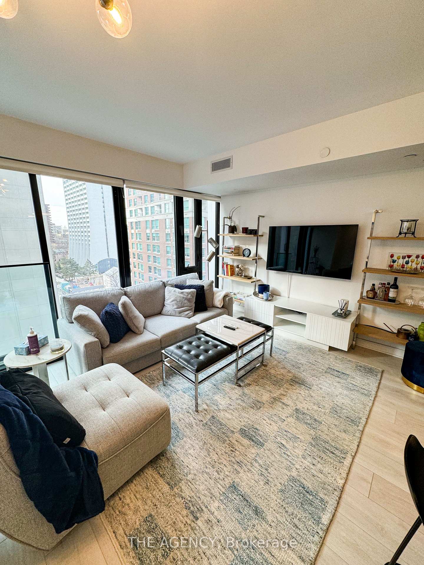 Photo 9 of Unit 810, 188 Cumberland Street, Toronto, The Annex — HOMEH