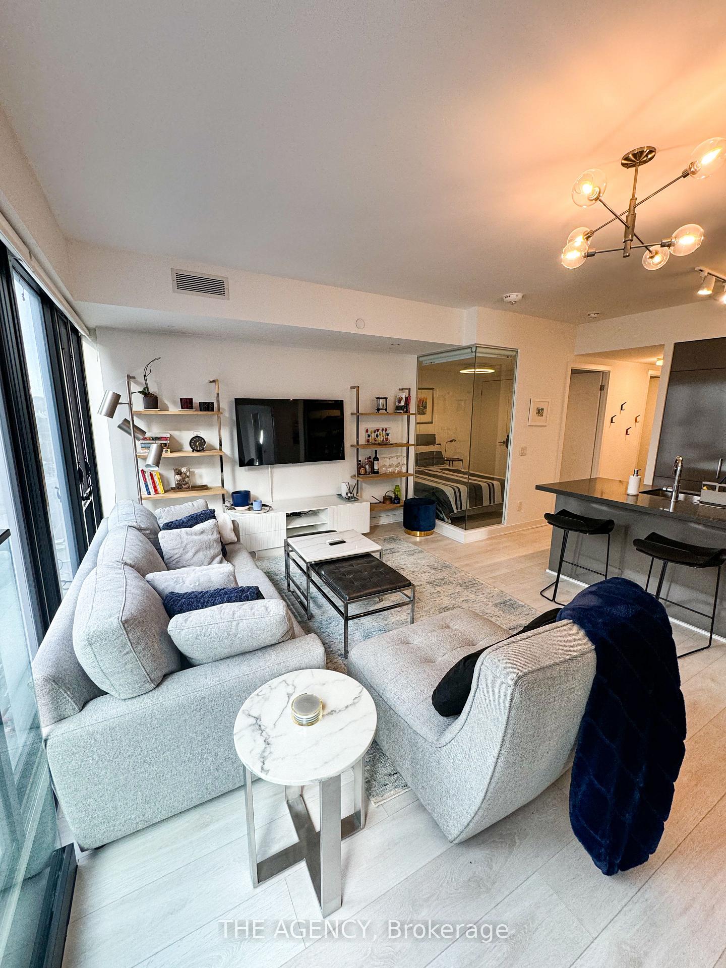 Photo 6 of Unit 810, 188 Cumberland Street, Toronto, The Annex — HOMEH