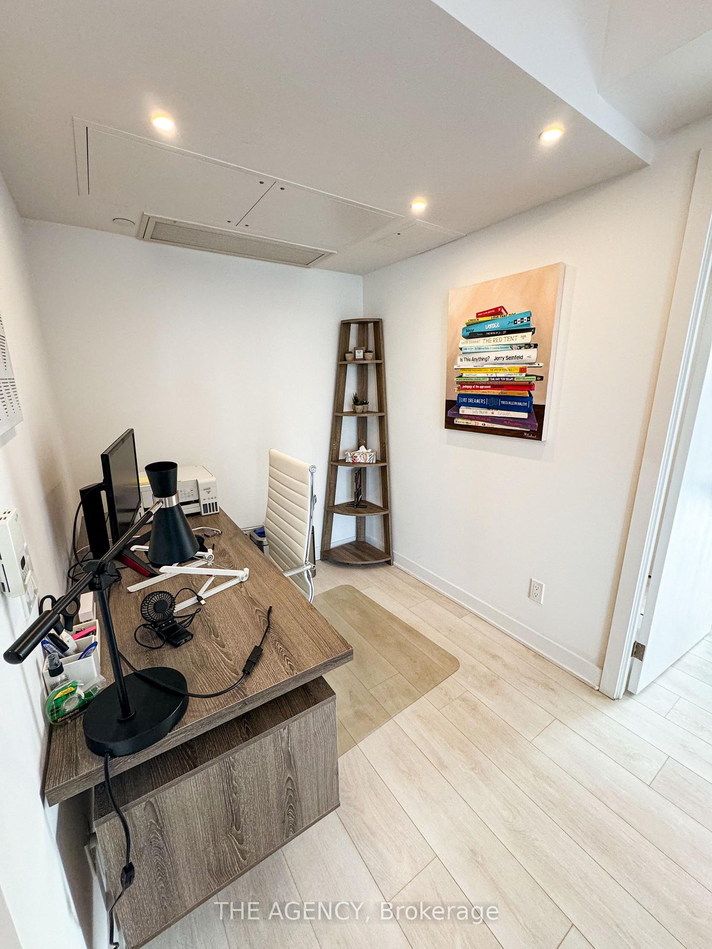 Photo 7 of Unit 810, 188 Cumberland Street, Toronto, The Annex — HOMEH