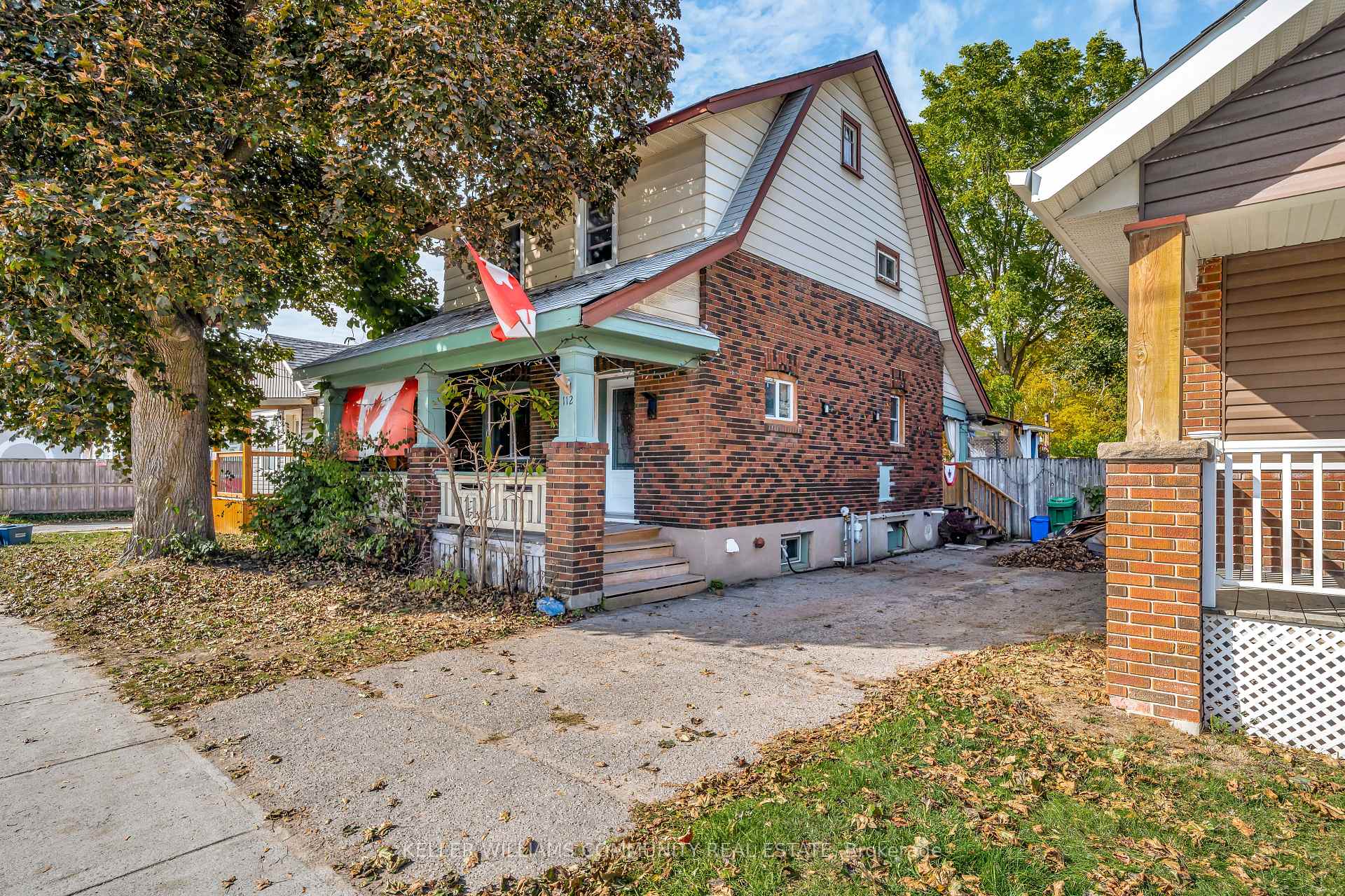 Front of 112 Lansdowne Street W