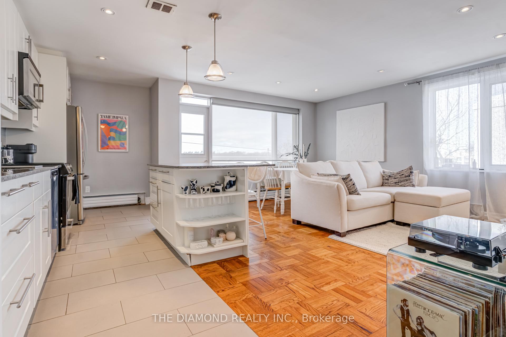 Photo 11 of Unit 401, 1901 Bayview Avenue, Toronto, Leaside — HOMEH