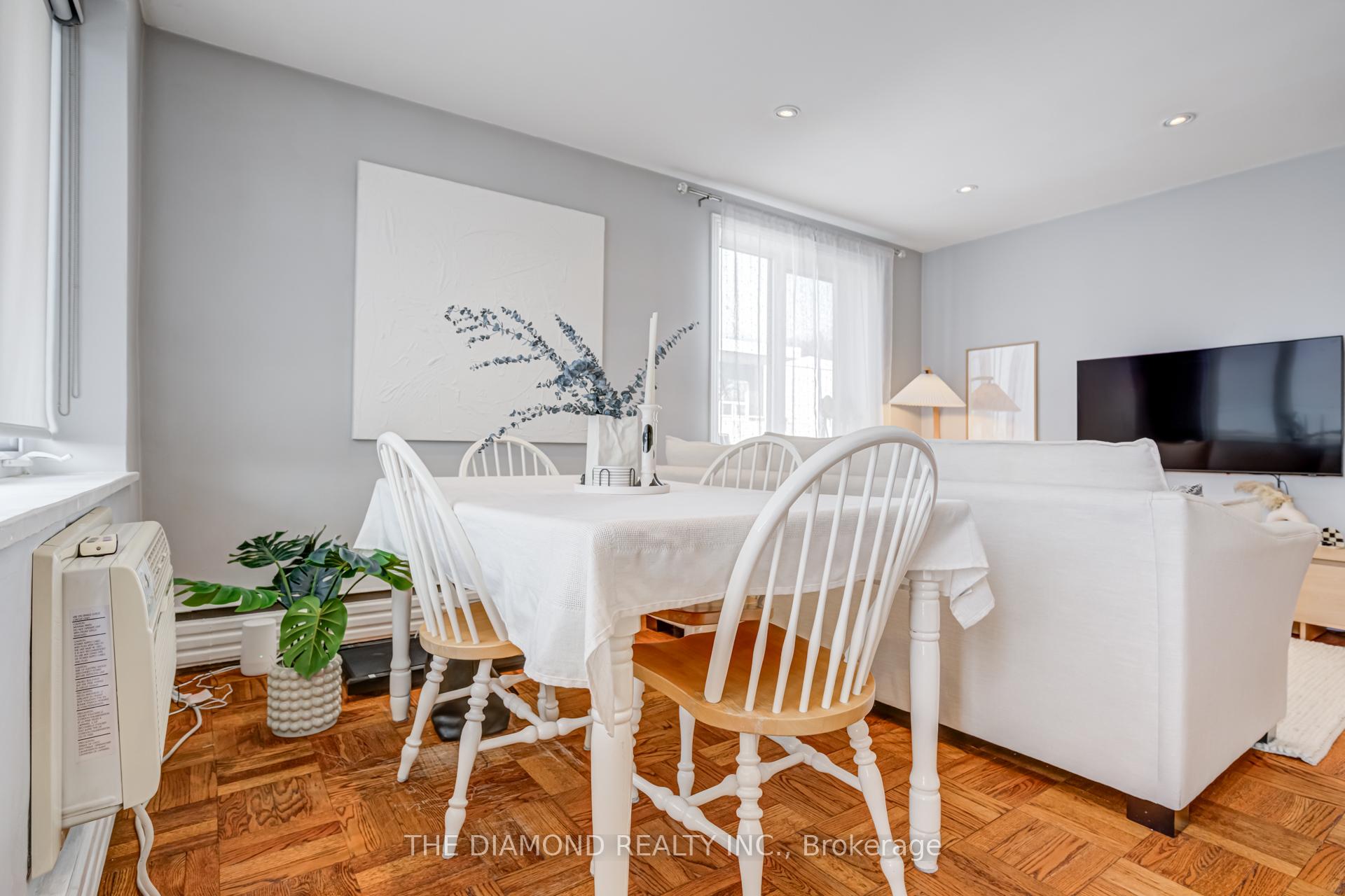 Photo 19 of Unit 401, 1901 Bayview Avenue, Toronto, Leaside — HOMEH