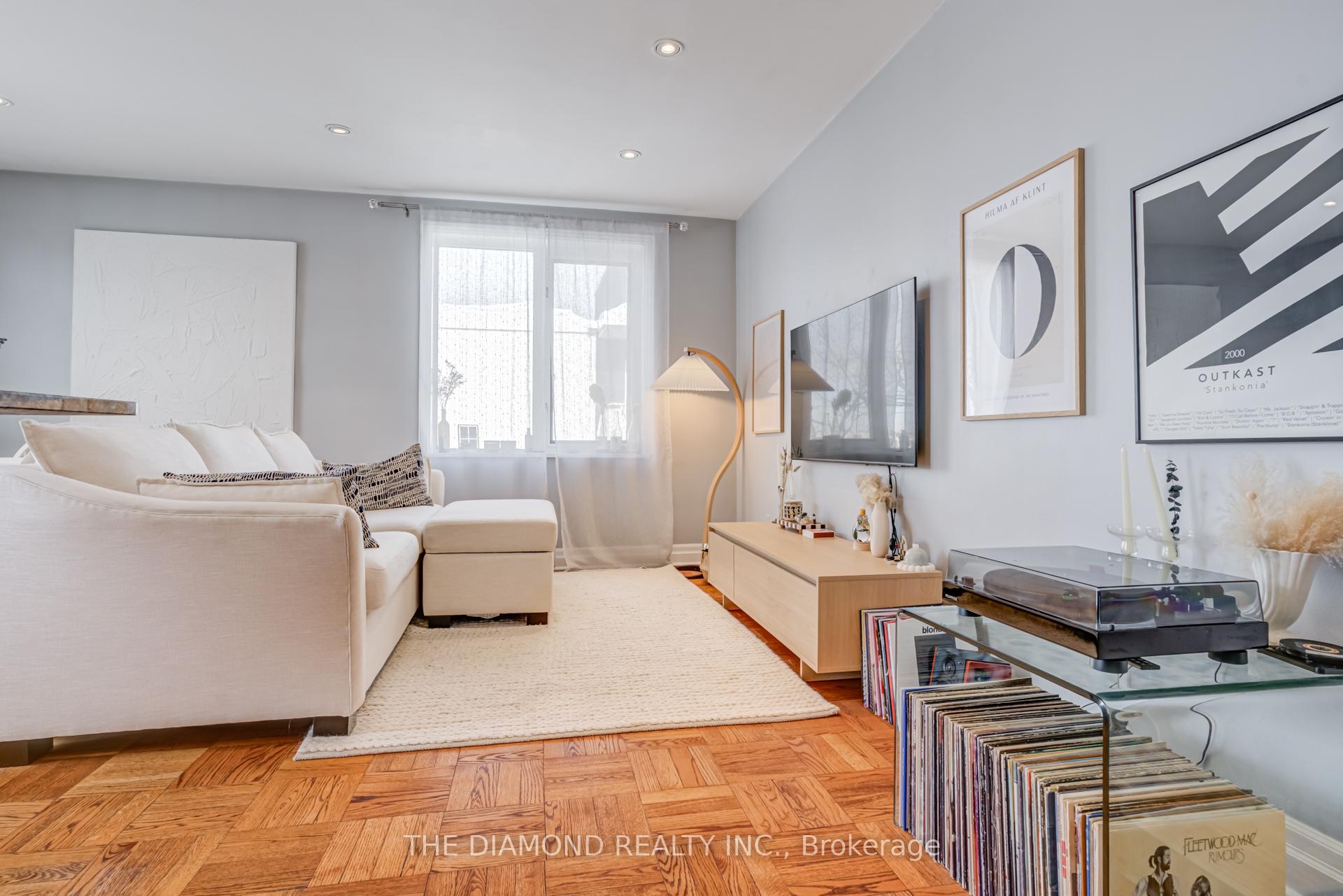 Photo 18 of Unit 401, 1901 Bayview Avenue, Toronto, Leaside — HOMEH