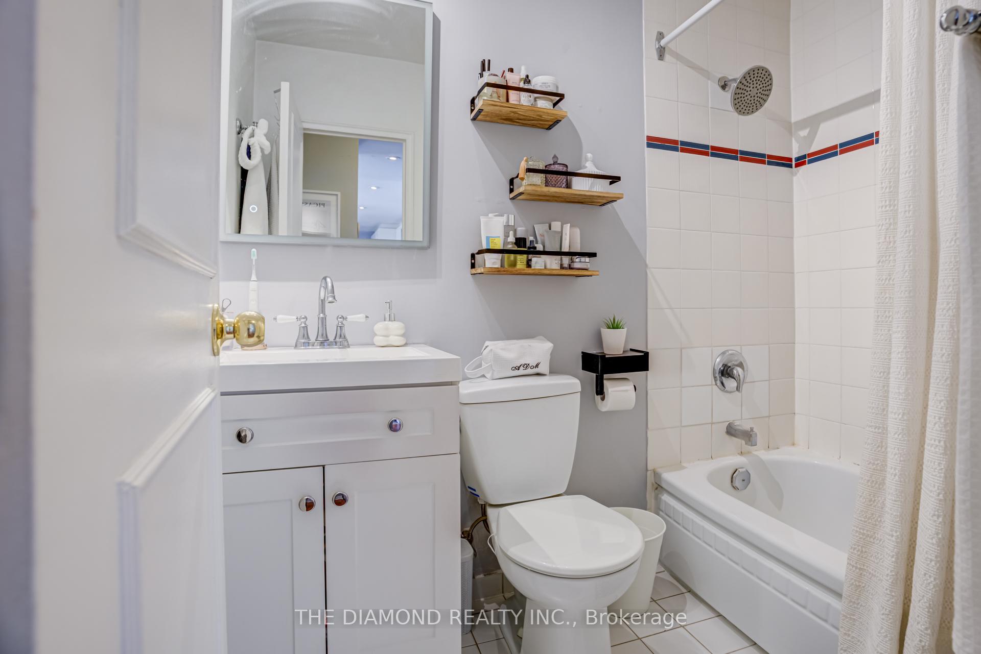 Photo 24 of Unit 401, 1901 Bayview Avenue, Toronto, Leaside — HOMEH