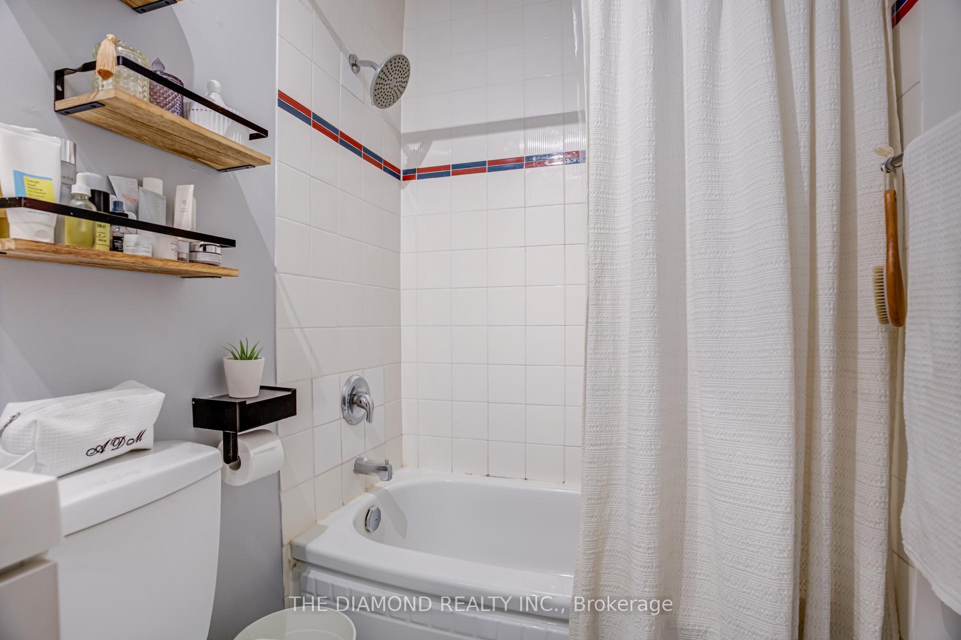 Photo 25 of Unit 401, 1901 Bayview Avenue, Toronto, Leaside — HOMEH