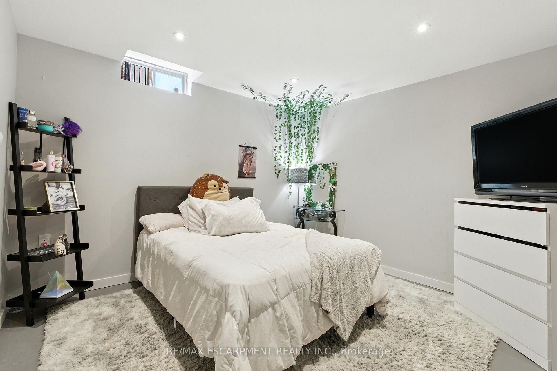 Photo 16 of 247 Fall Fair Way, Hamilton, Binbrook — HOMEH