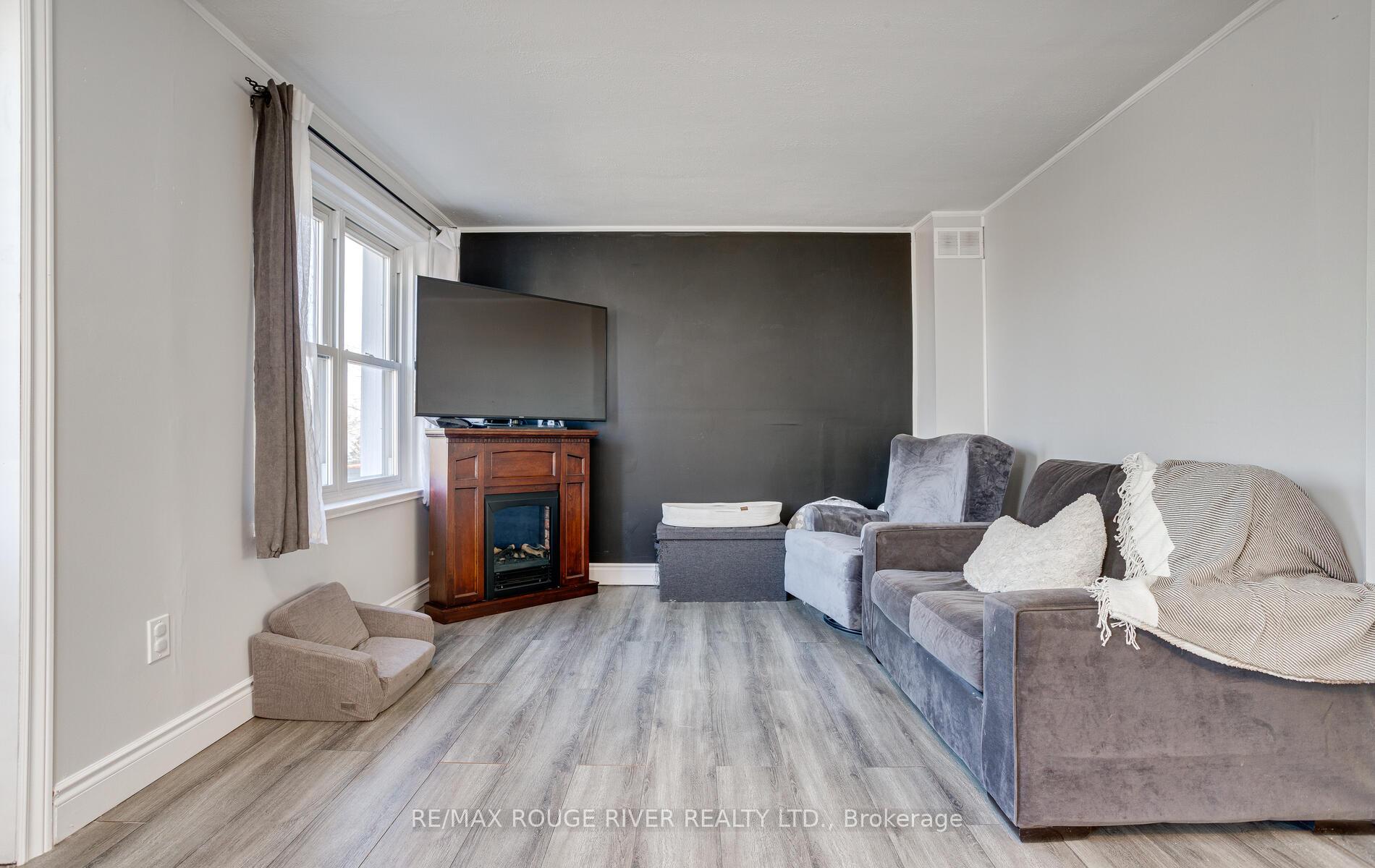 Photo 10 of 21 Peter Road, Belleville, Belleville Ward — HOMEH