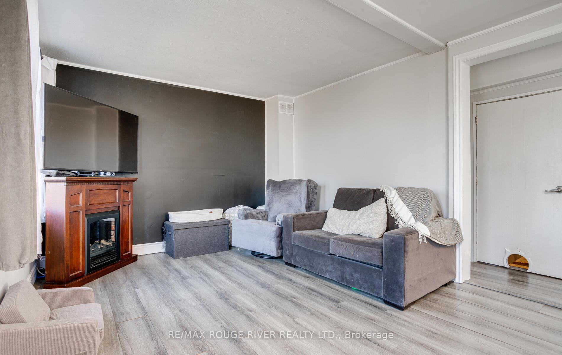 Photo 11 of 21 Peter Road, Belleville, Belleville Ward — HOMEH