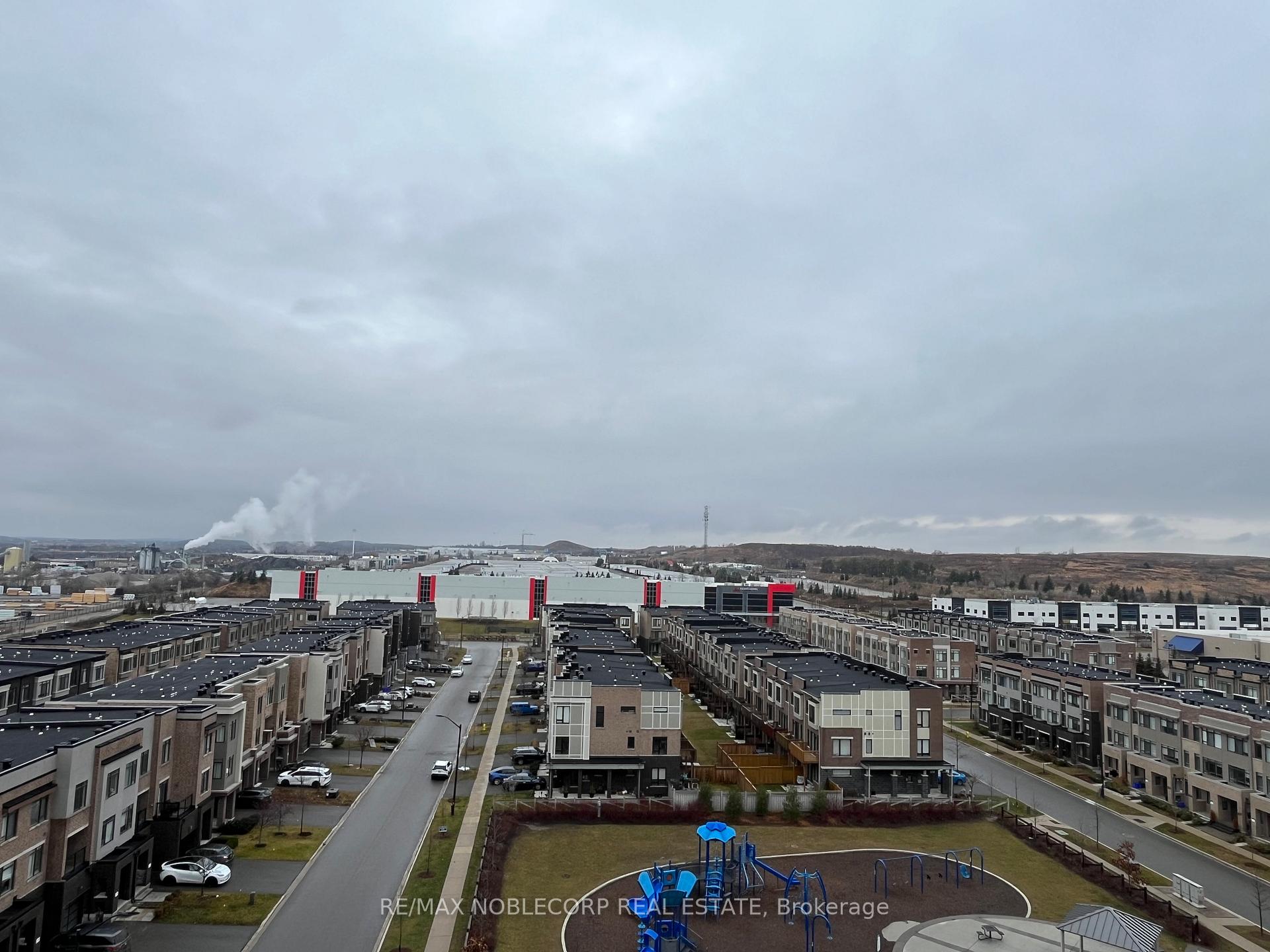 Photo 4 of Unit 822, 100 Eagle Rock Way, Vaughan, Rural Vaughan — HOMEH