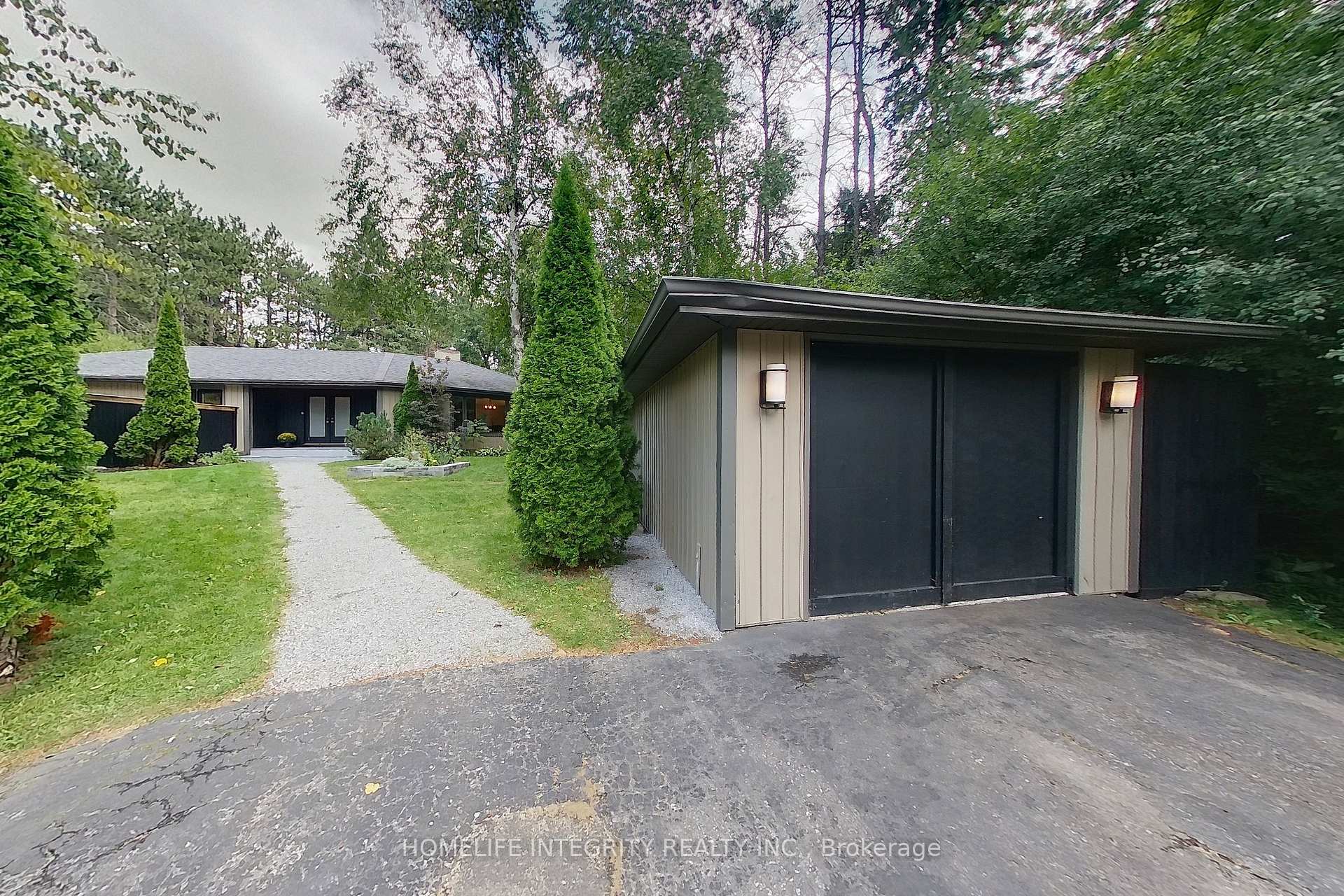 Photo 2 of 37 Manniku Road, Georgina, Baldwin — HOMEH