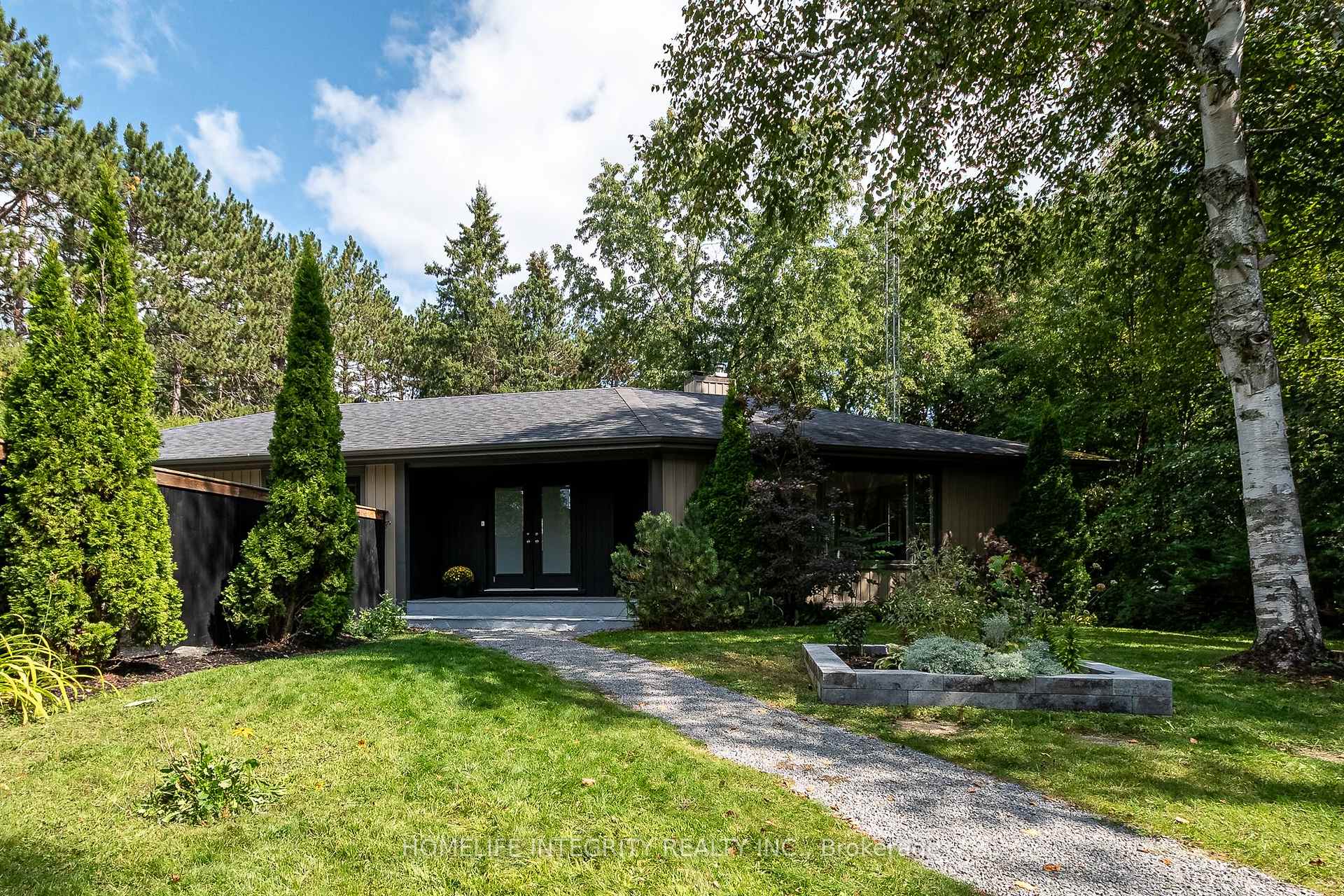 Photo 3 of 37 Manniku Road, Georgina, Baldwin — HOMEH
