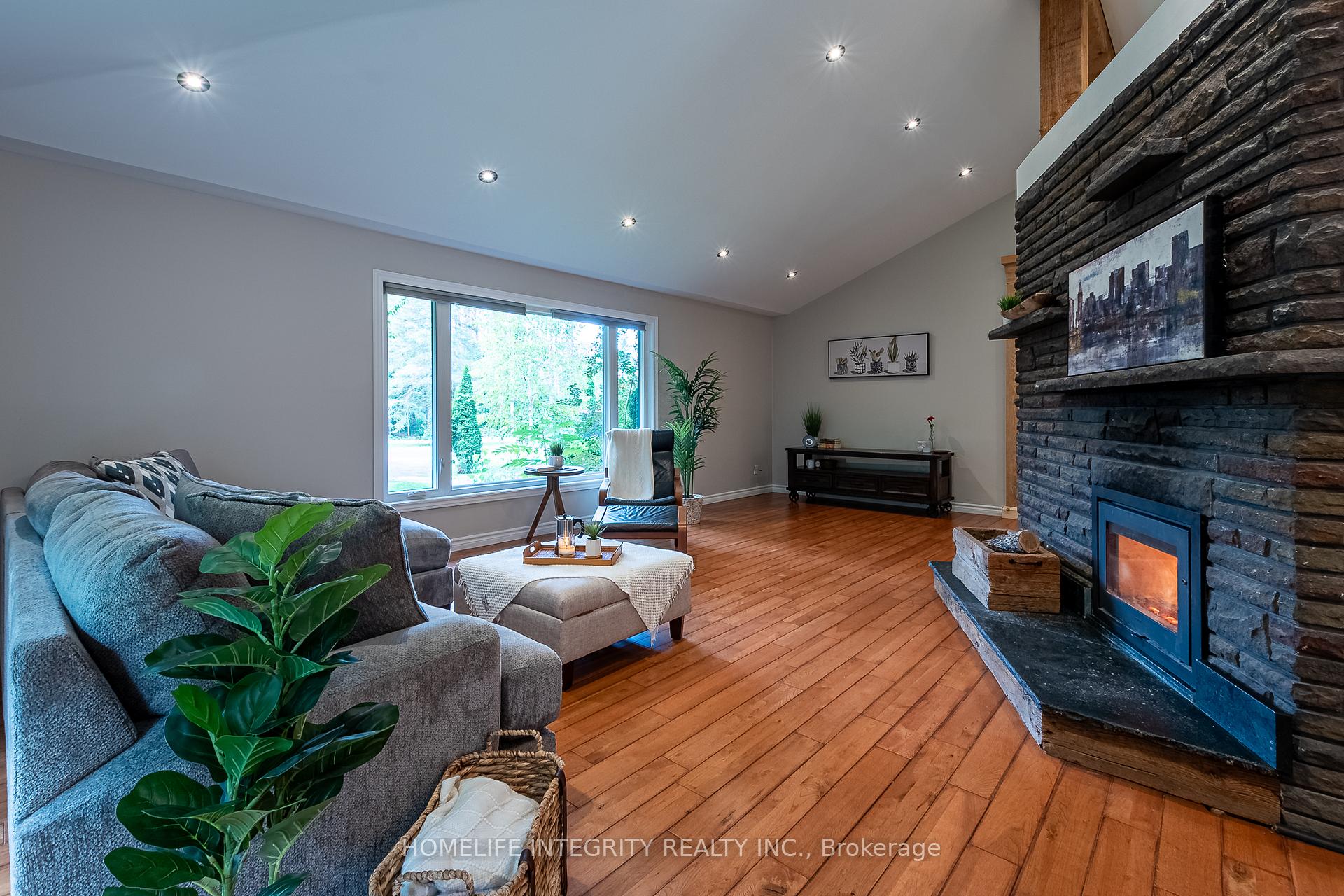 Photo 6 of 37 Manniku Road, Georgina, Baldwin — HOMEH