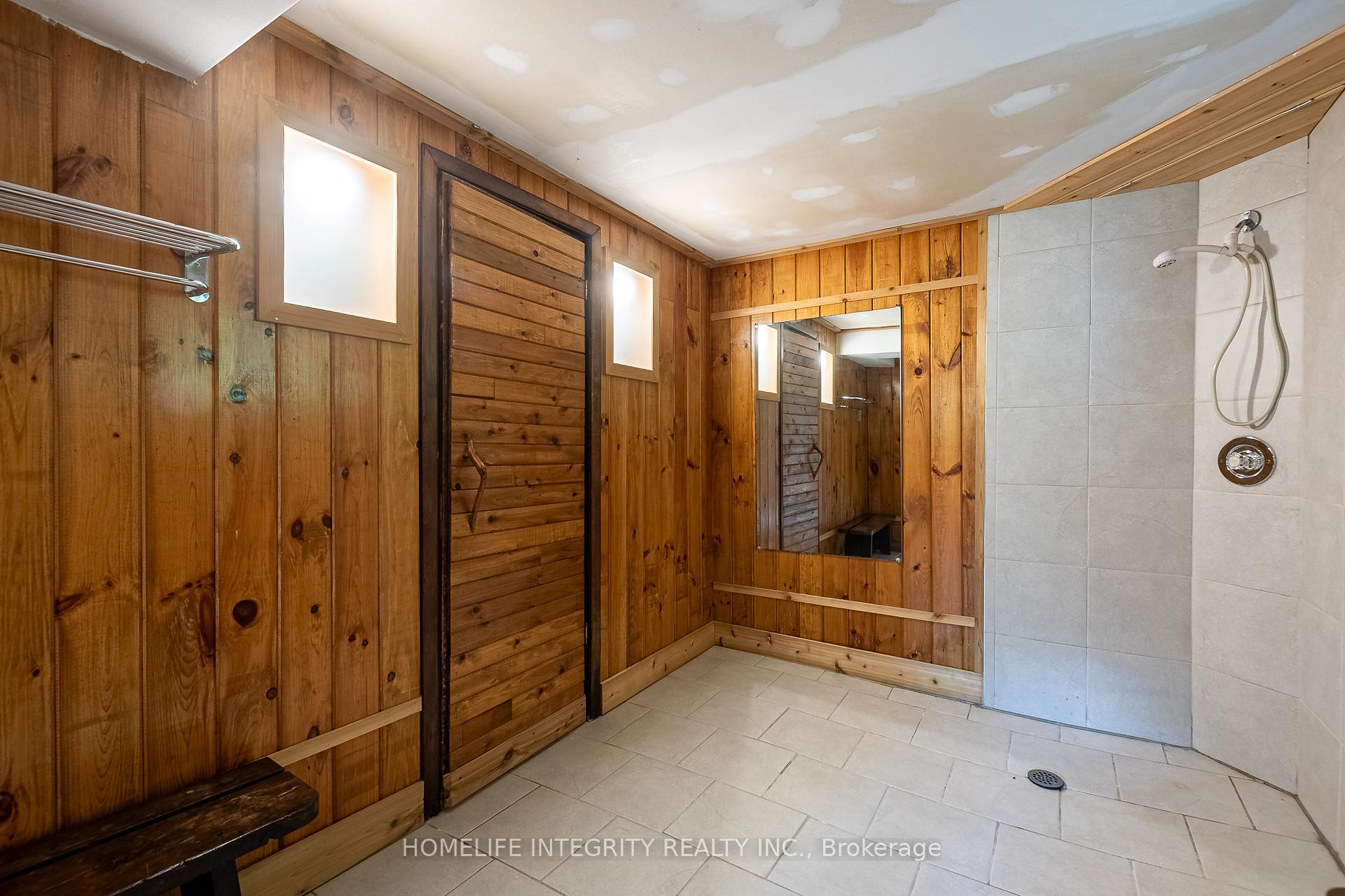 Photo 33 of 37 Manniku Road, Georgina, Baldwin — HOMEH
