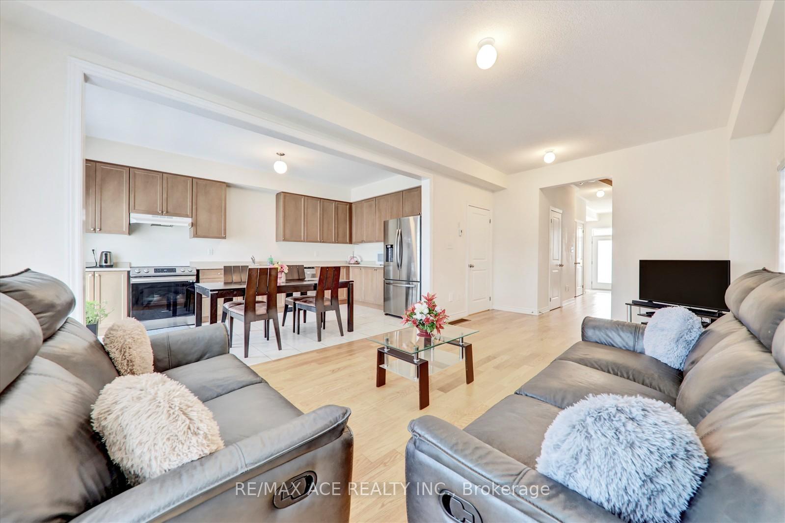 Photo 4 of 1097 Cameo Street, Pickering, Rural Pickering — HOMEH