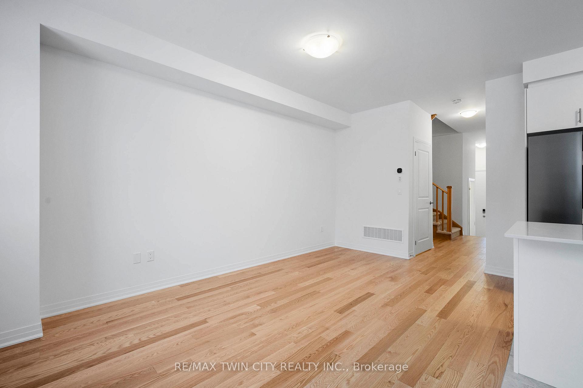 Photo 29 of 901 Douro Street E, Stratford — HOMEH
