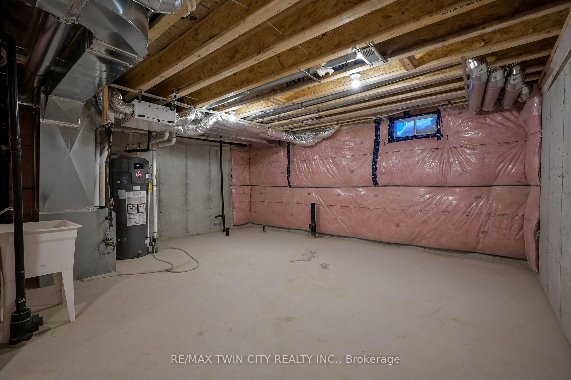Photo 18 of 901 Douro Street E, Stratford — HOMEH