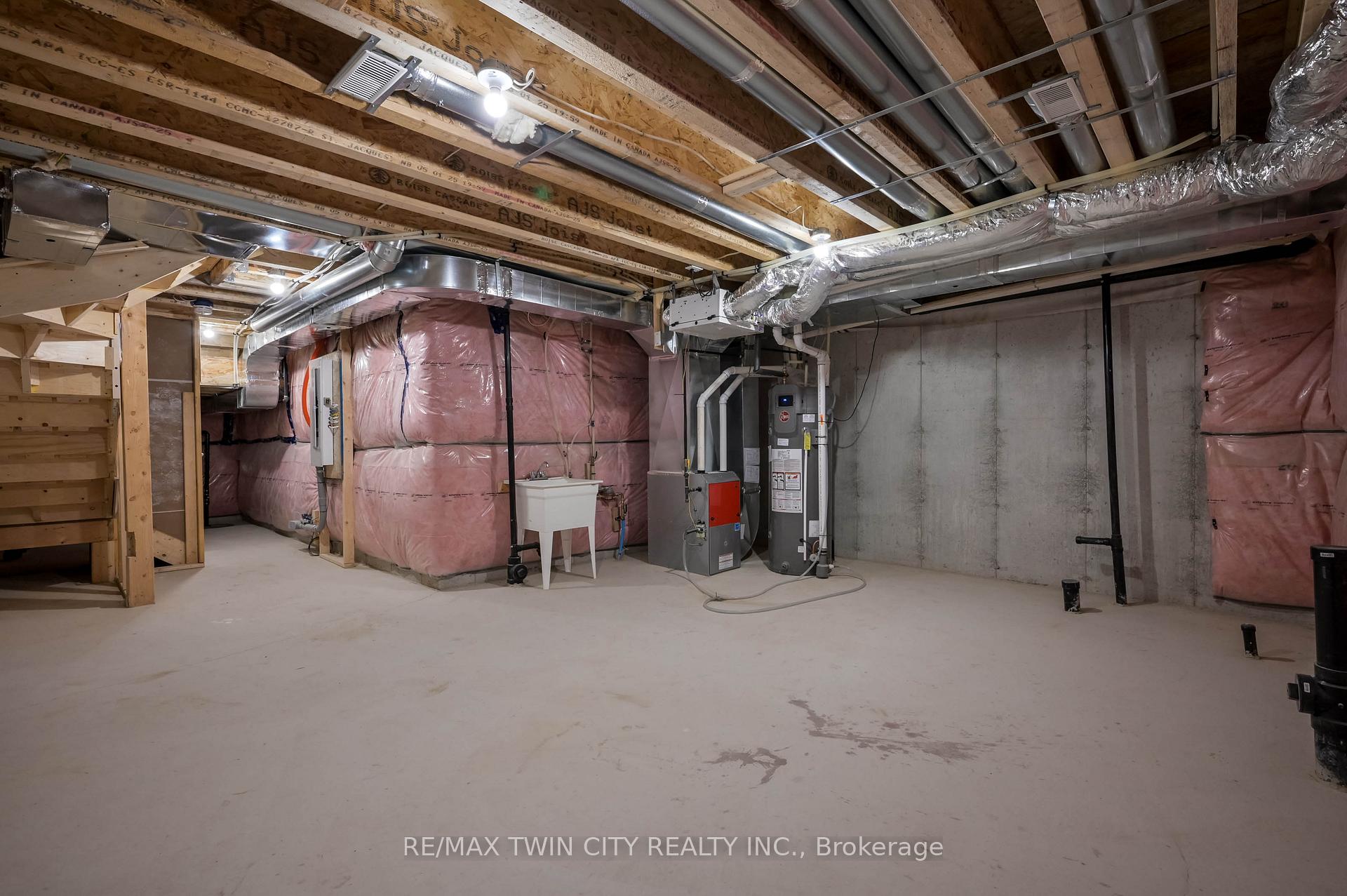 Photo 19 of 901 Douro Street E, Stratford — HOMEH