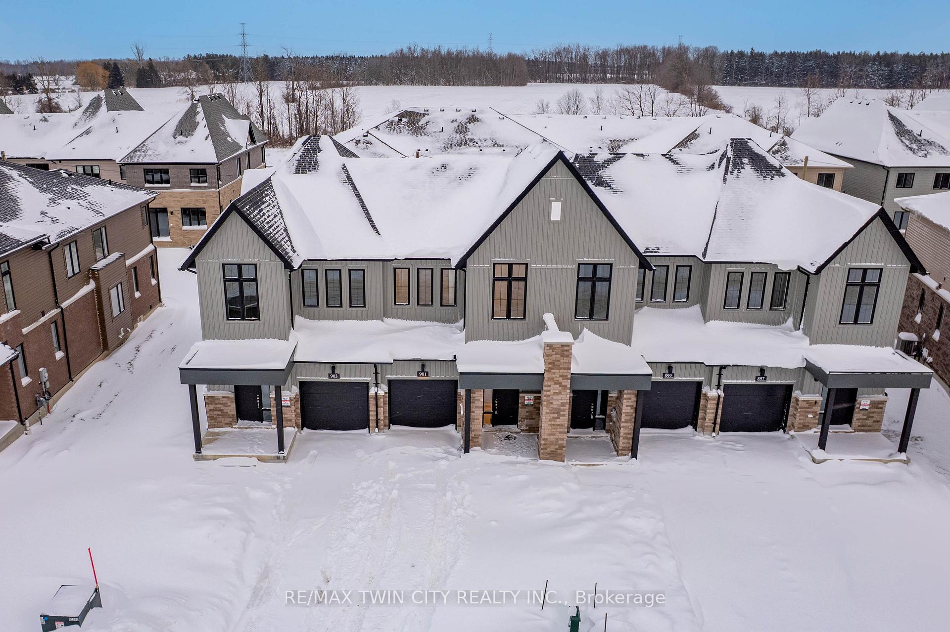 Photo 17 of 901 Douro Street E, Stratford — HOMEH