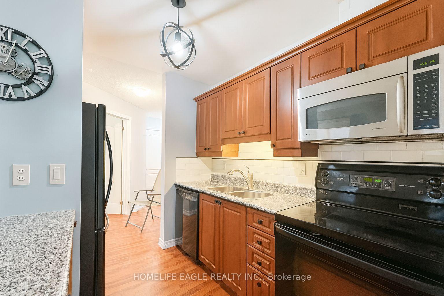 Photo 4 of Unit 302, 135 James Street S, Hamilton, Corktown — HOMEH