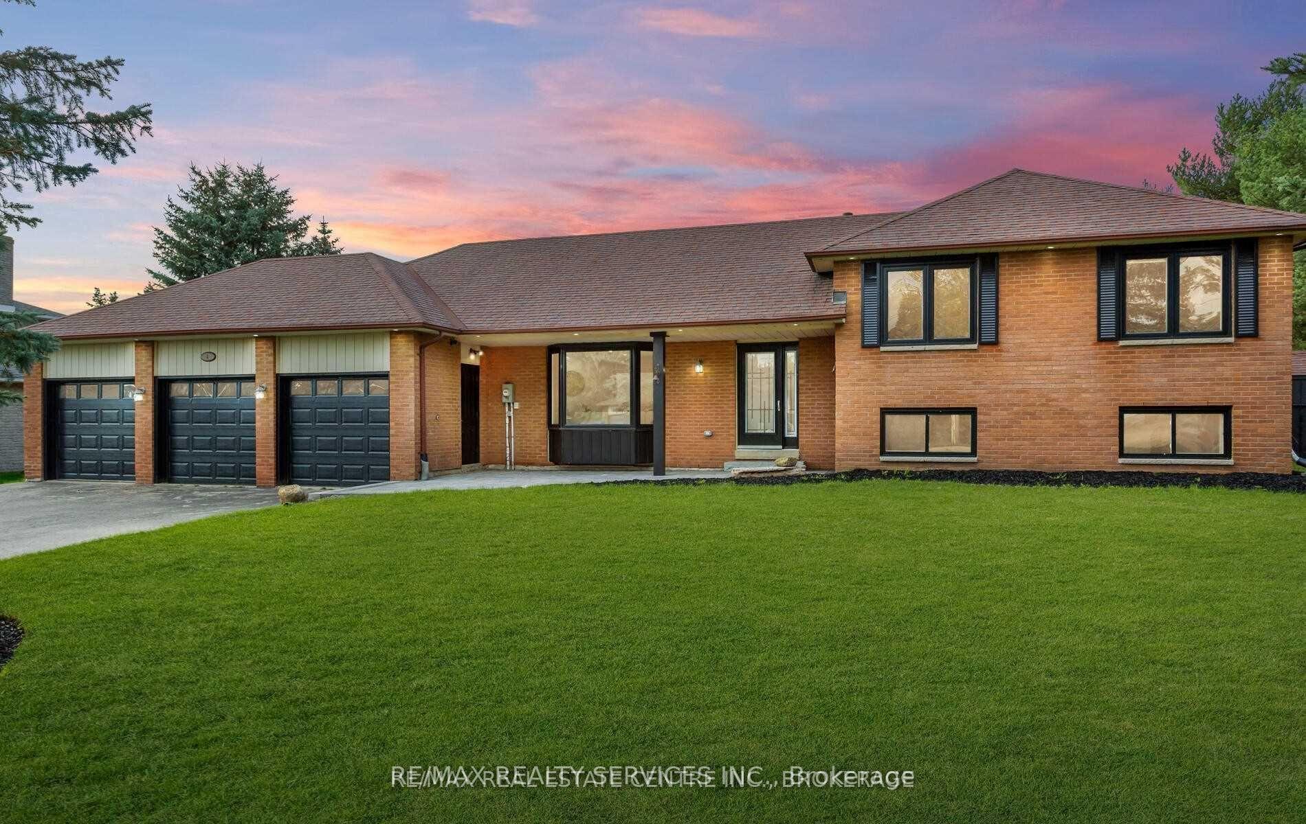 Front of 4 Blue Horizon Court