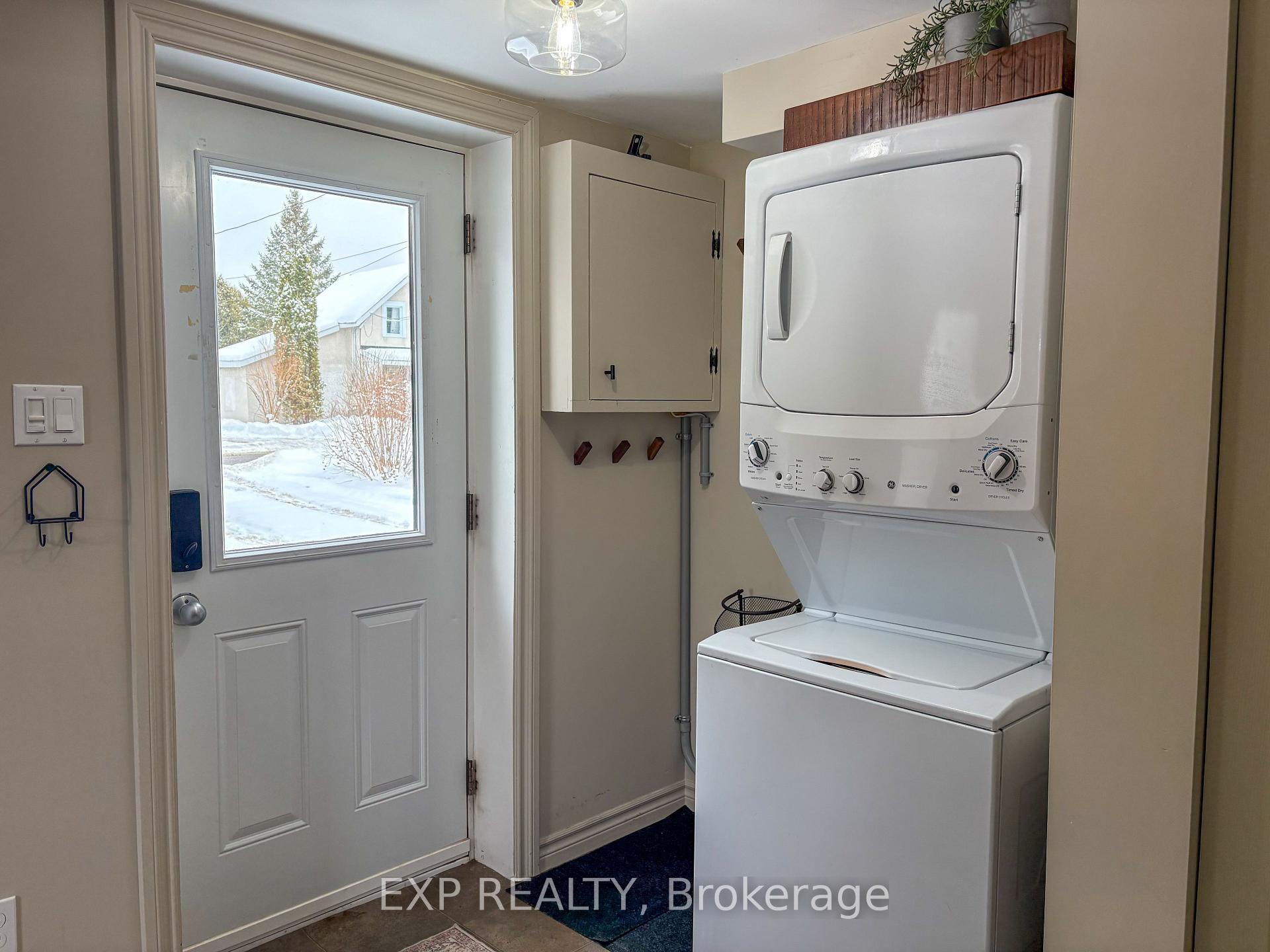 Photo 2 of 138 Blake Street, Renfrew — HOMEH